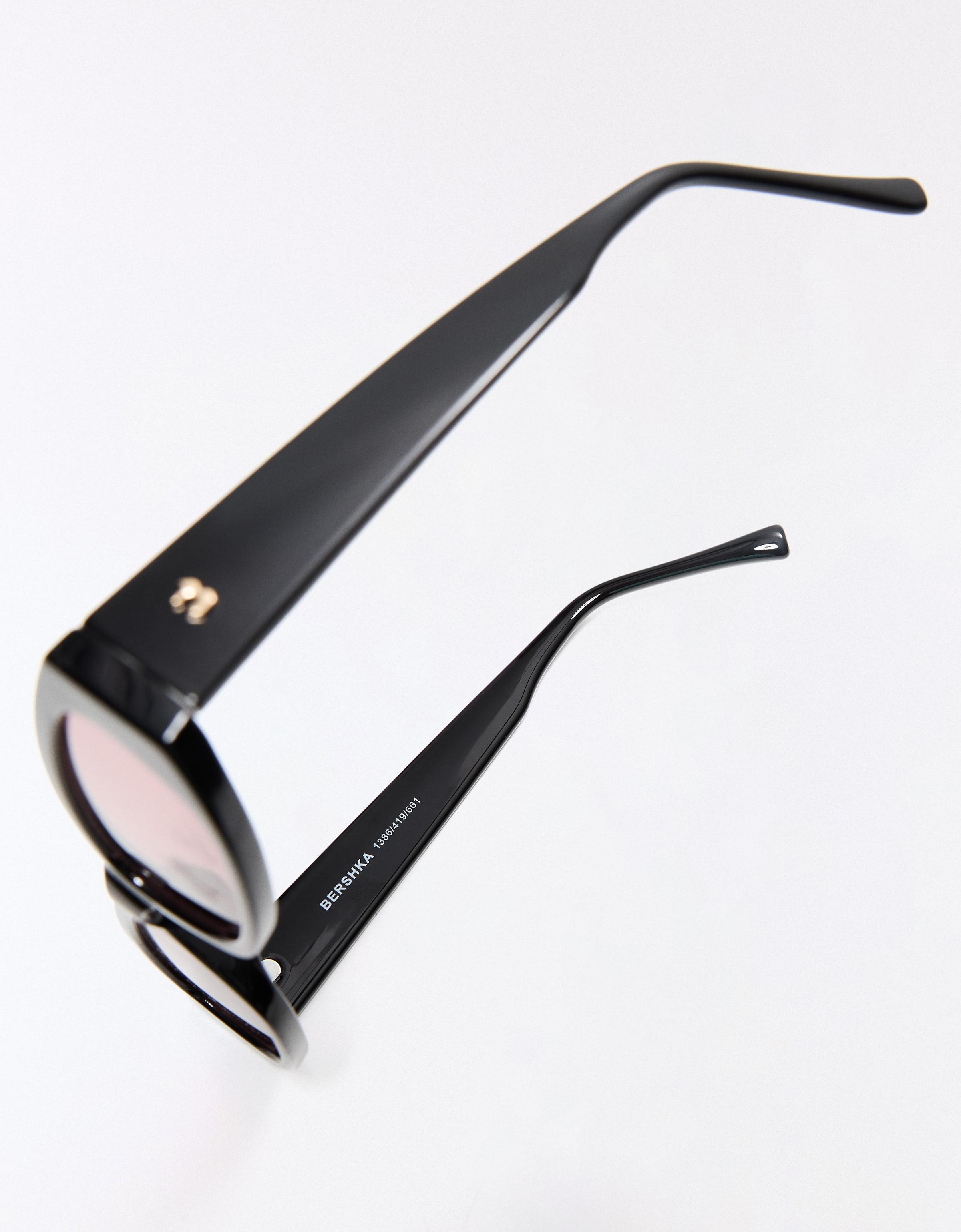 Oval plastic sunglasses — 0-661