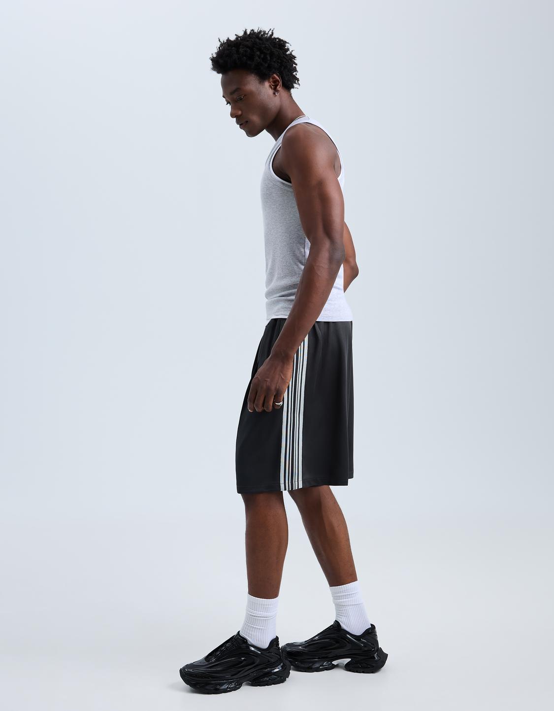 Technical Bermuda shorts with darts
