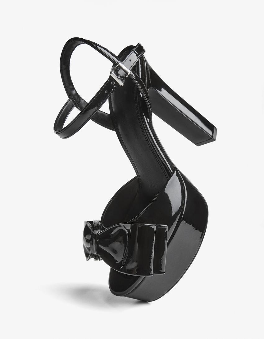 Fiyonklu topuklu ayakkabı-SİYAH