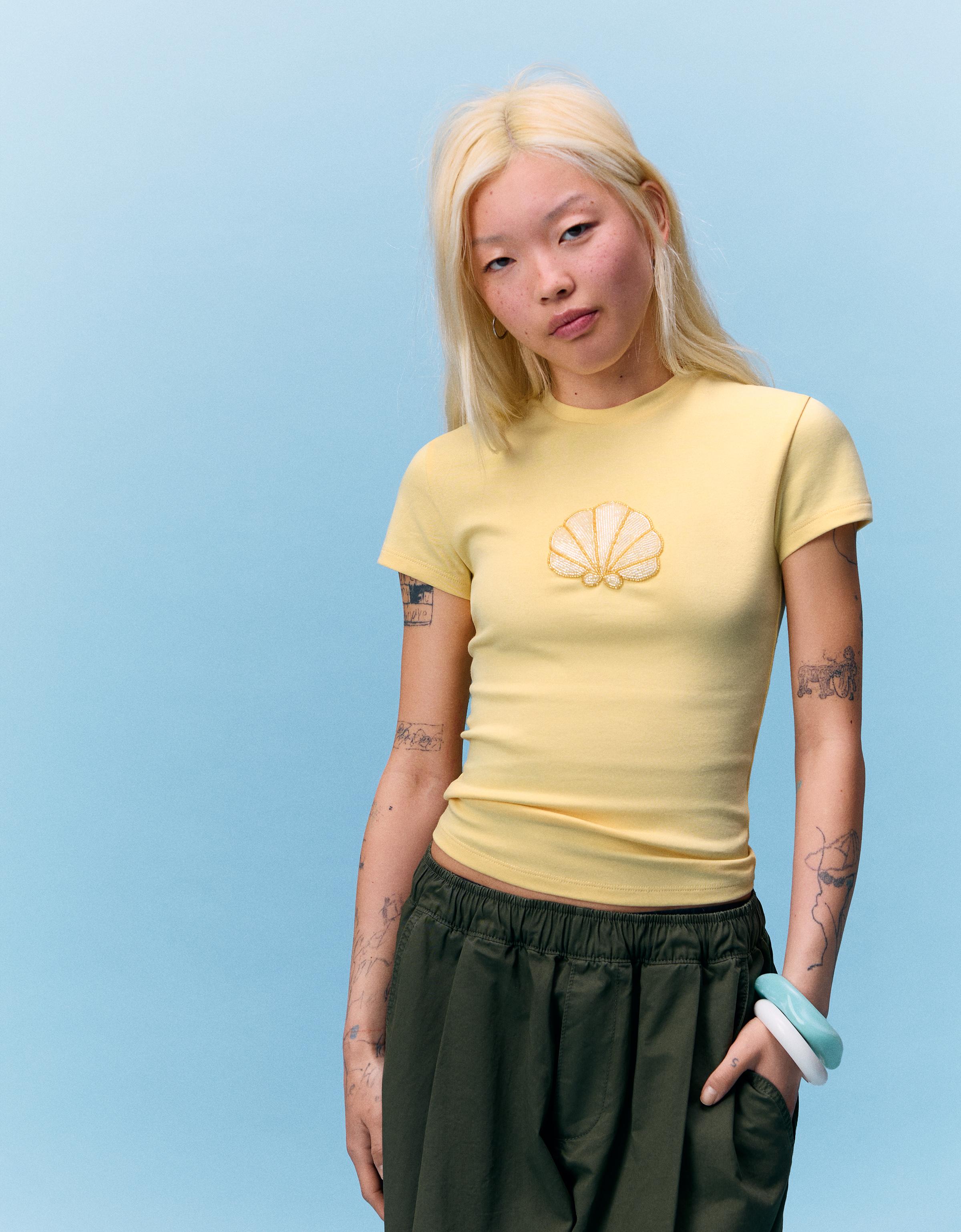Bershka Camiseta Manga Corta Print Y Cuentas Mujer L Amarillo