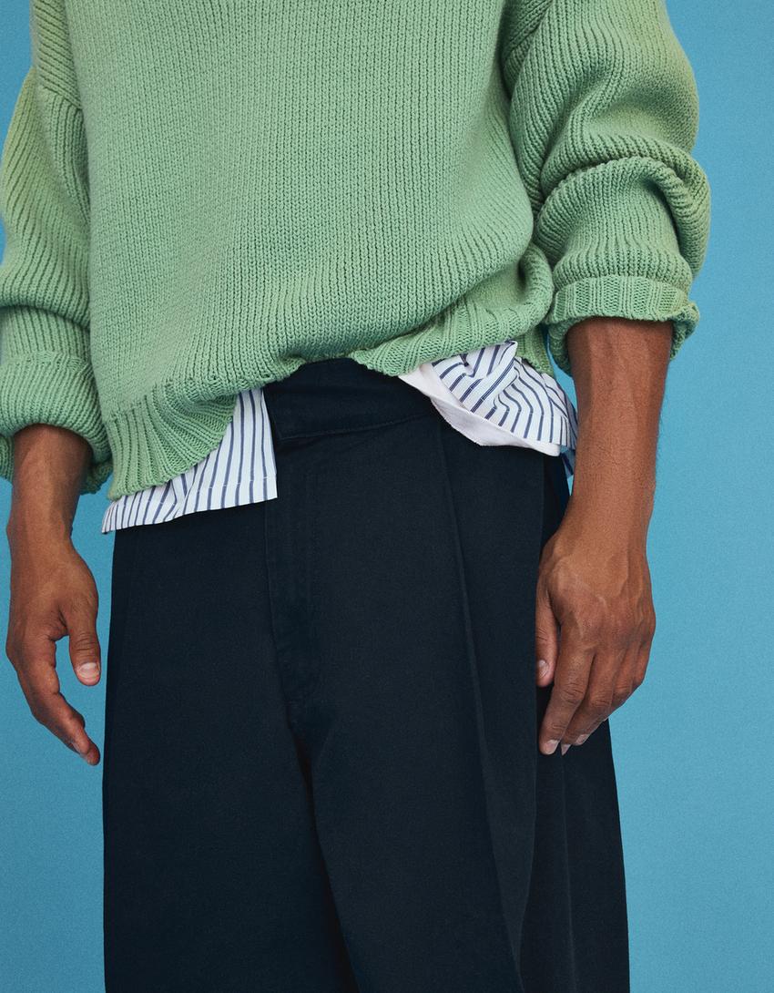 Wide-leg pleated Bermuda shorts-Navy
