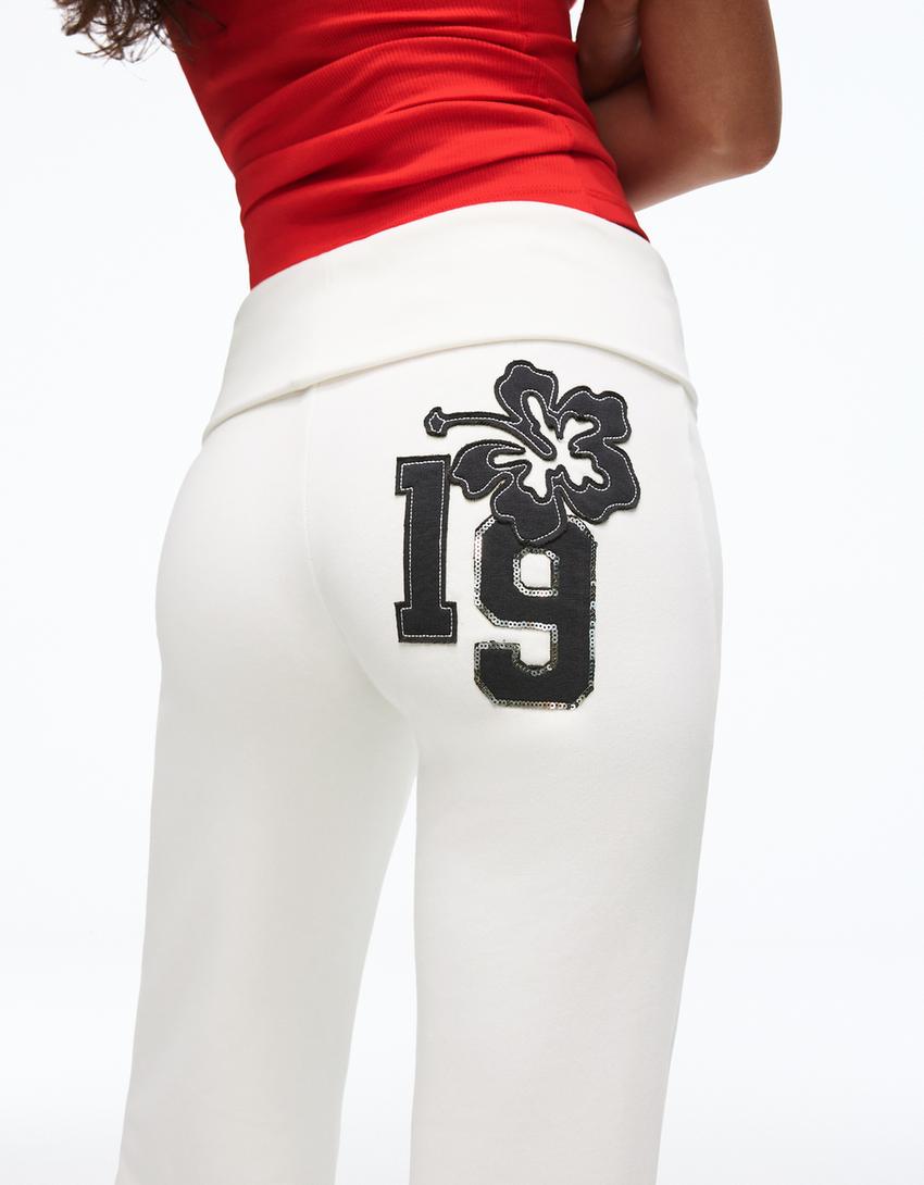 Pantalón felpa flare parche-Crudo