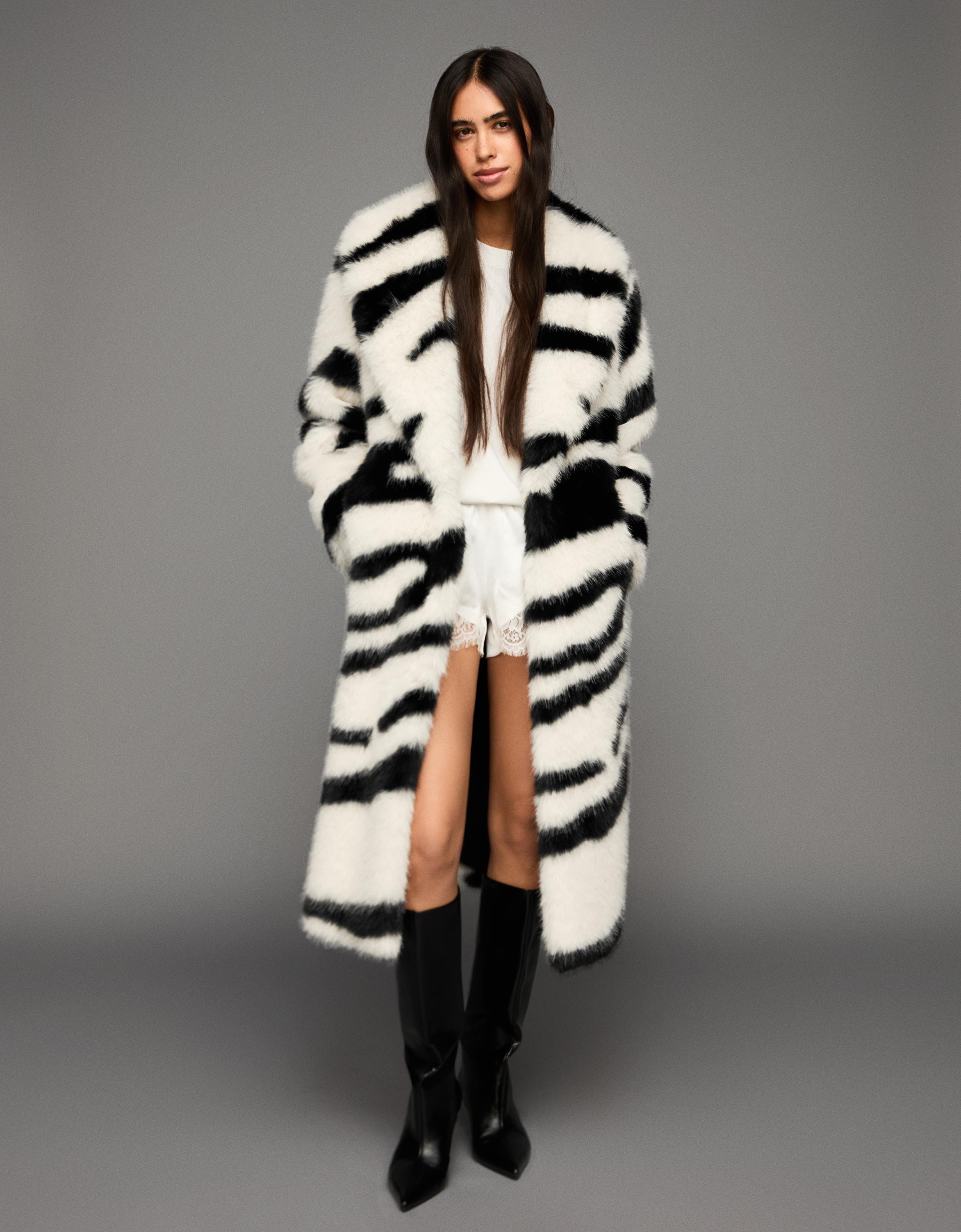 Bershka Kunstfellmantel Mit Animalprint Damen L Weiss