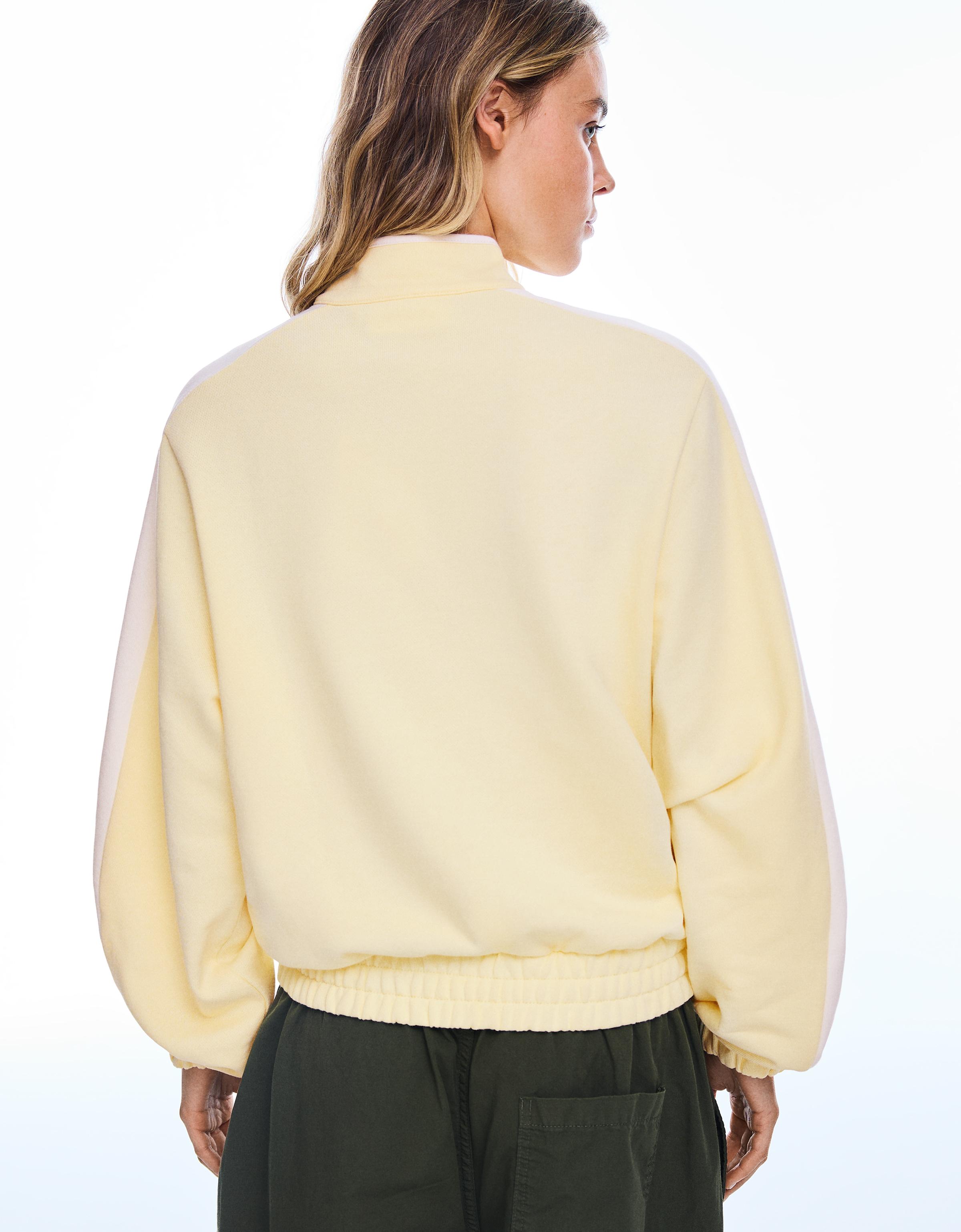 Long sleeve stand collar sweatshirt with clasps — Yellow