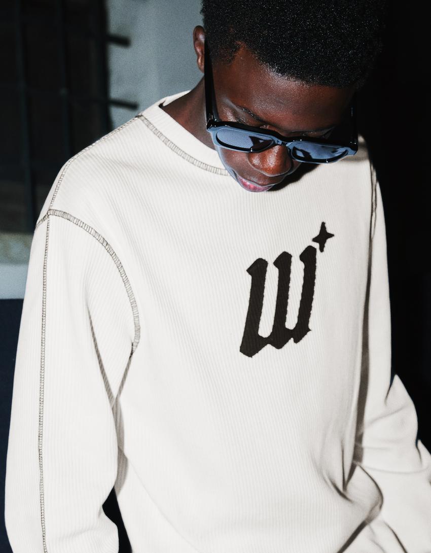 T-shirt à manches longues côtelé avec écusson-Blanc