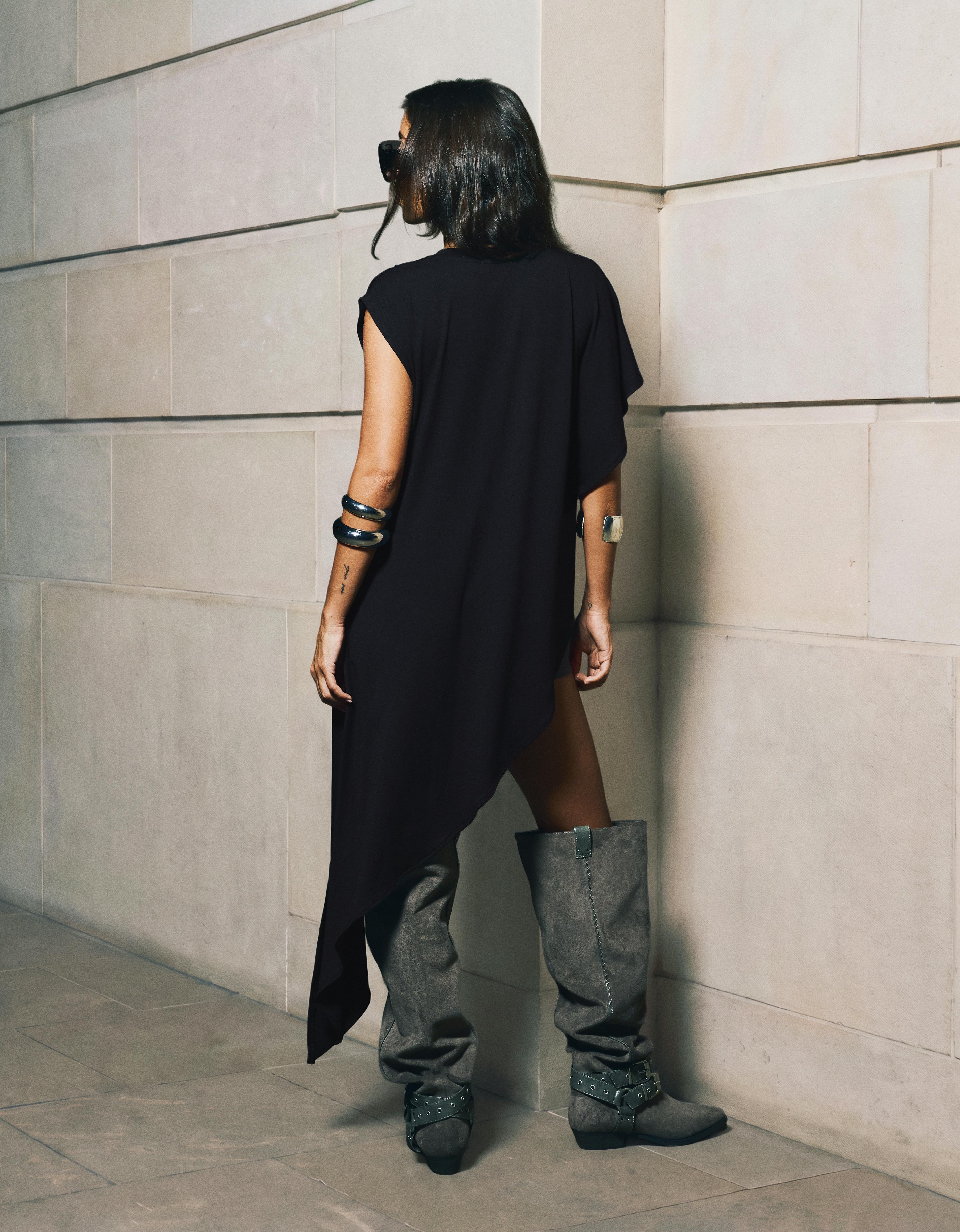Long asymmetrical T-shirt — Black