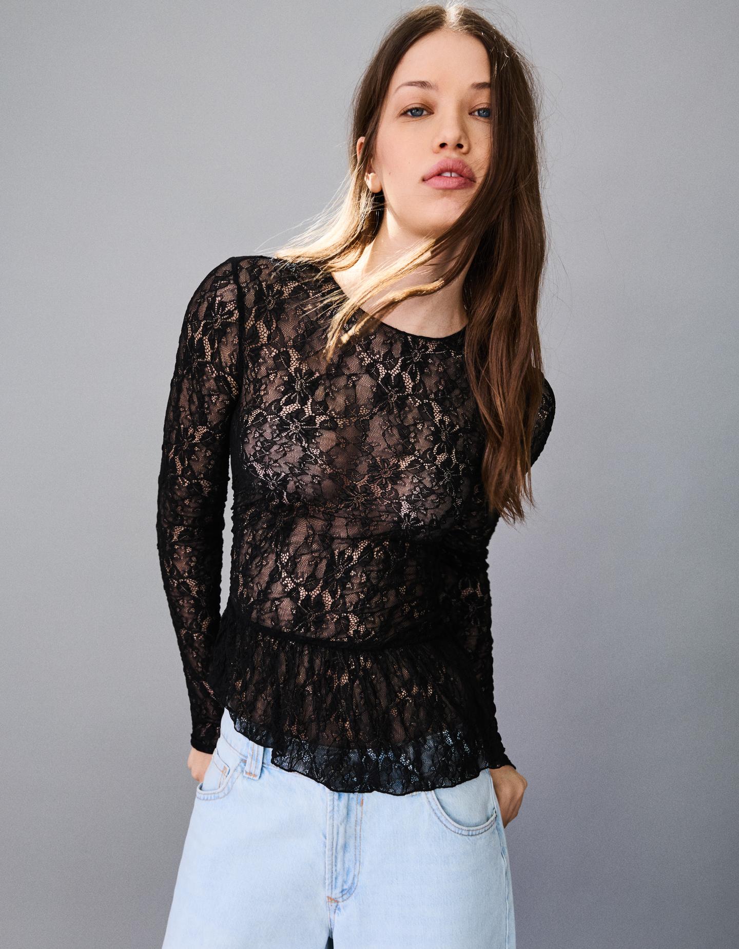 Bershka koszulka z długim rękawem z koronką blonda i falbanką czarny