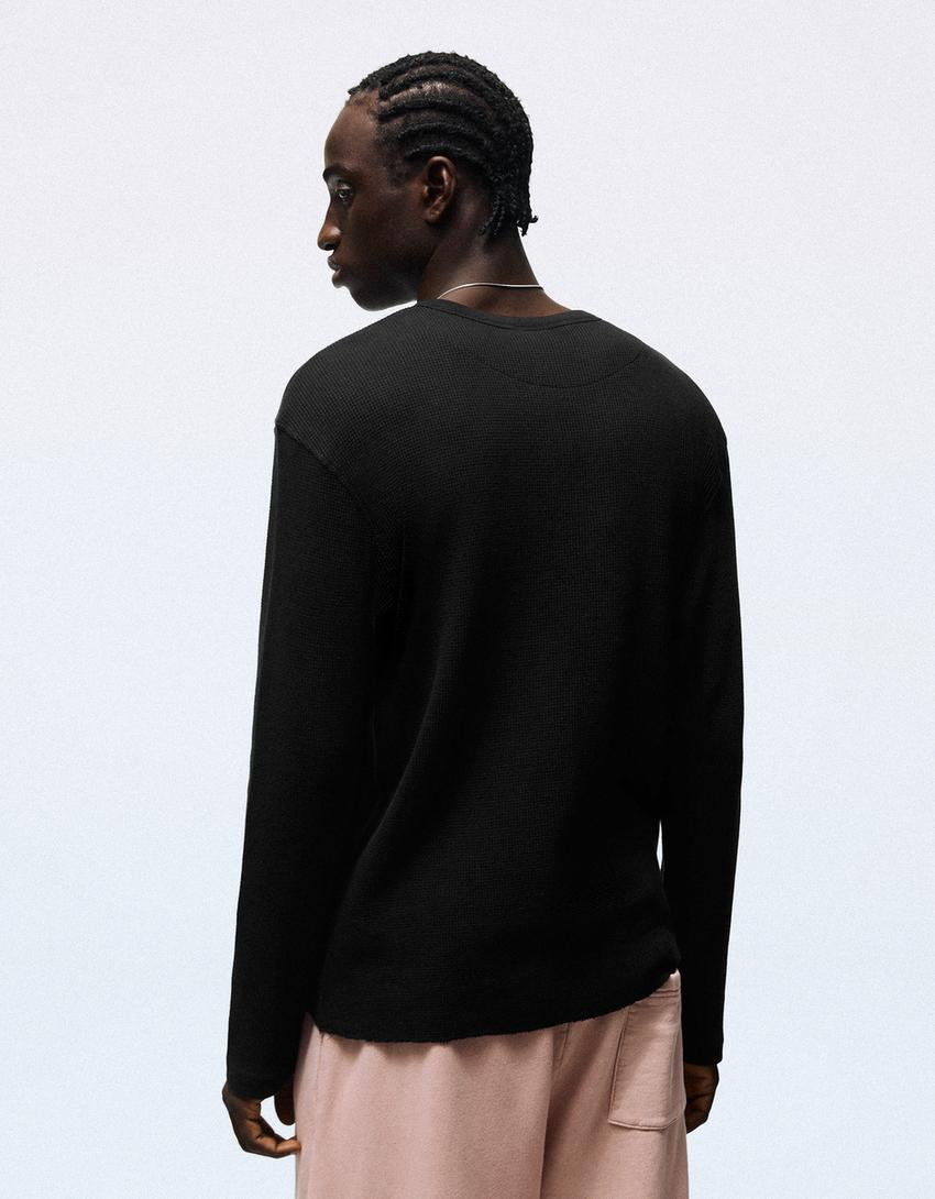 Slim-Fit Langarmshirt mit Knopfleiste-Schwarz