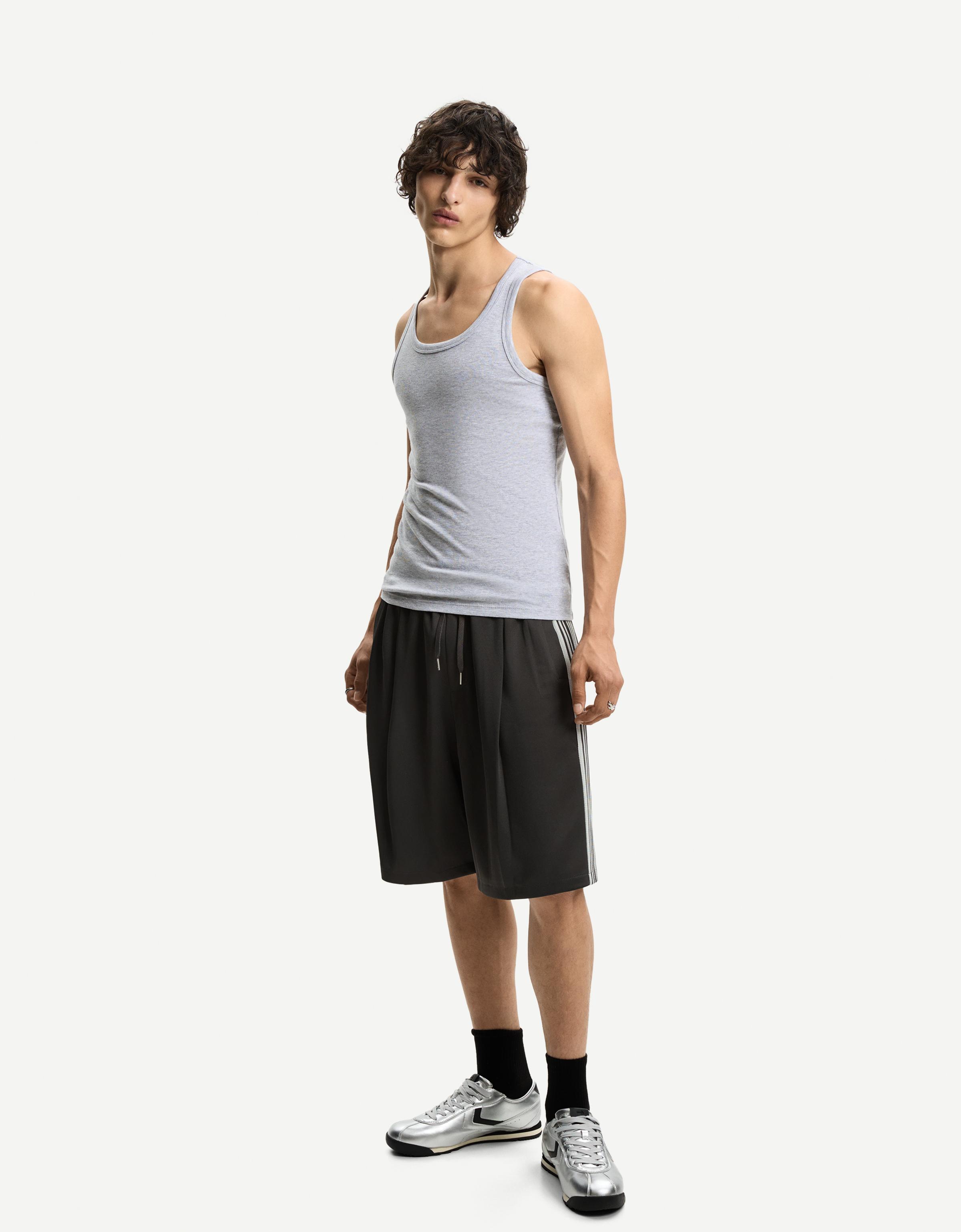 Bershka Technische Bermuda Mit Bundfalten Herren S Grau