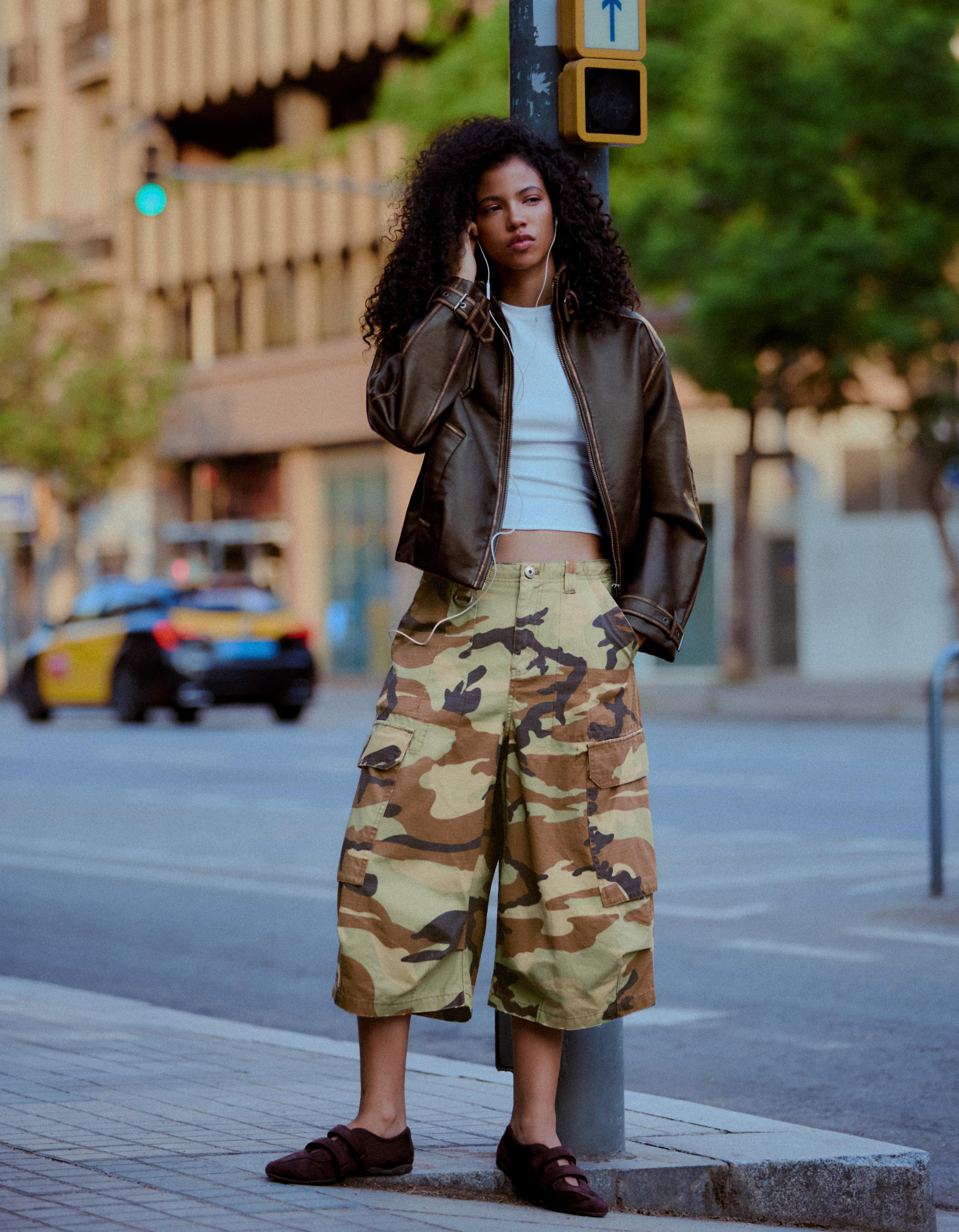 Printed cargo Bermuda shorts — Khaki
