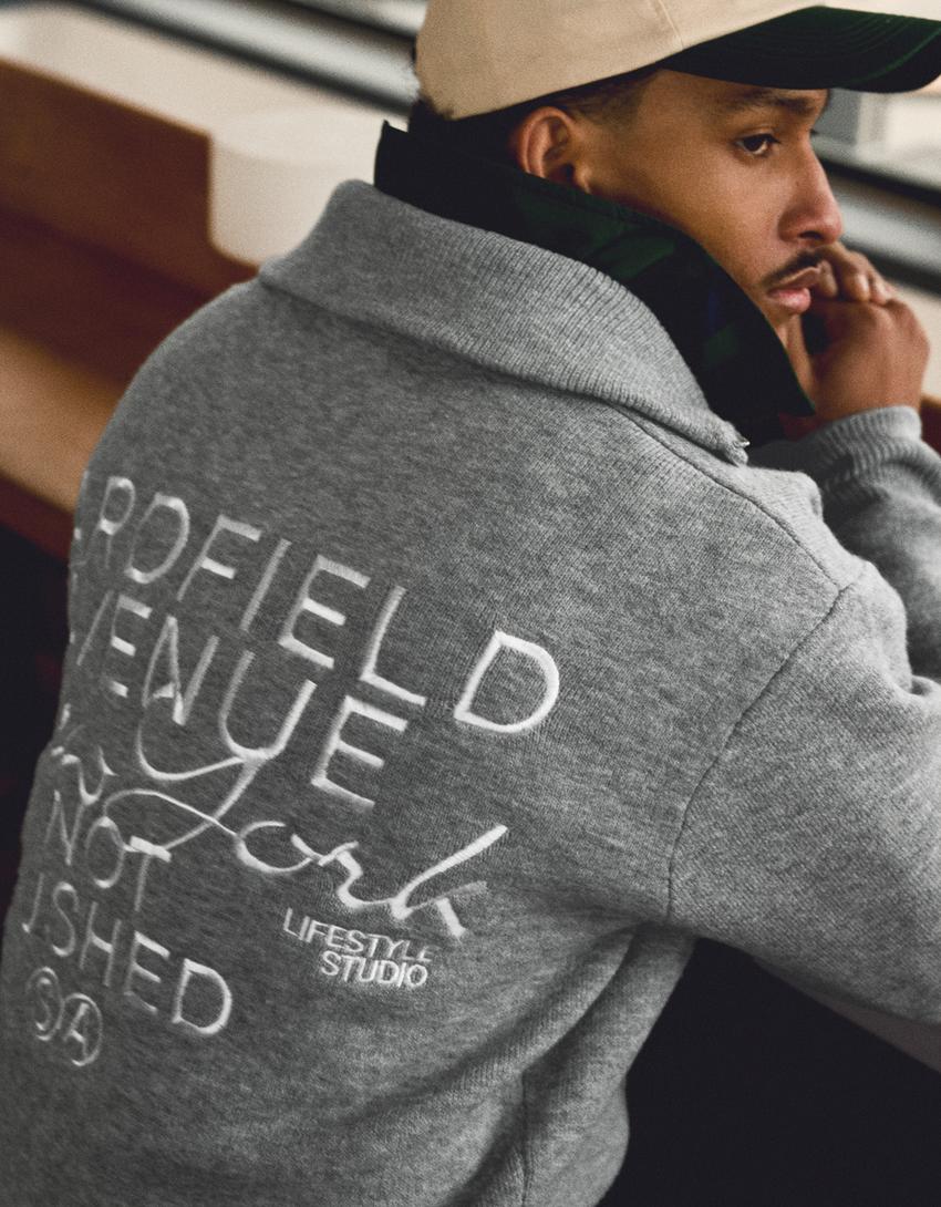 Chaqueta cremallera bordado