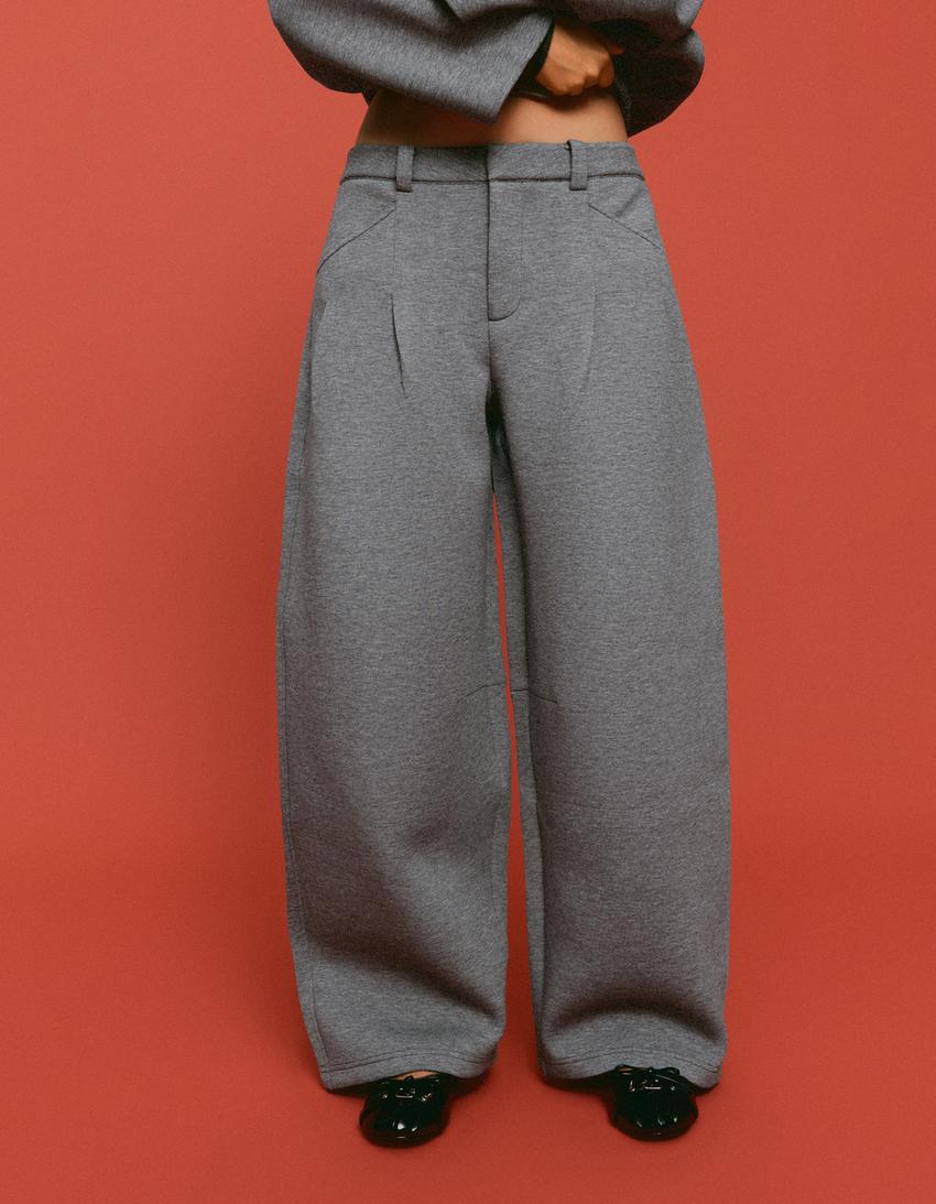 Pantalón barrel pinzas tejido scuba-Gris