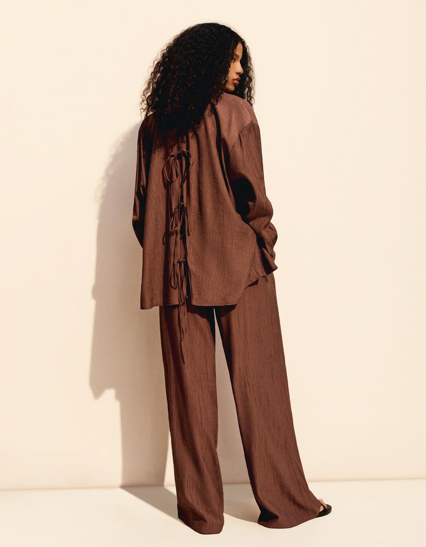 Soepelvallende wide leg broek met textuur en koord-Bruin