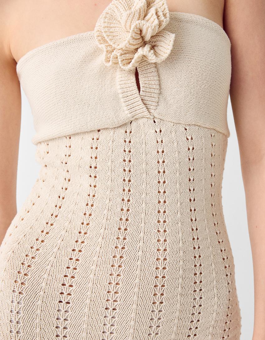 فستان ميدي ريفي بتخريمات وفتحة عنق بأزهار-كريمي-6