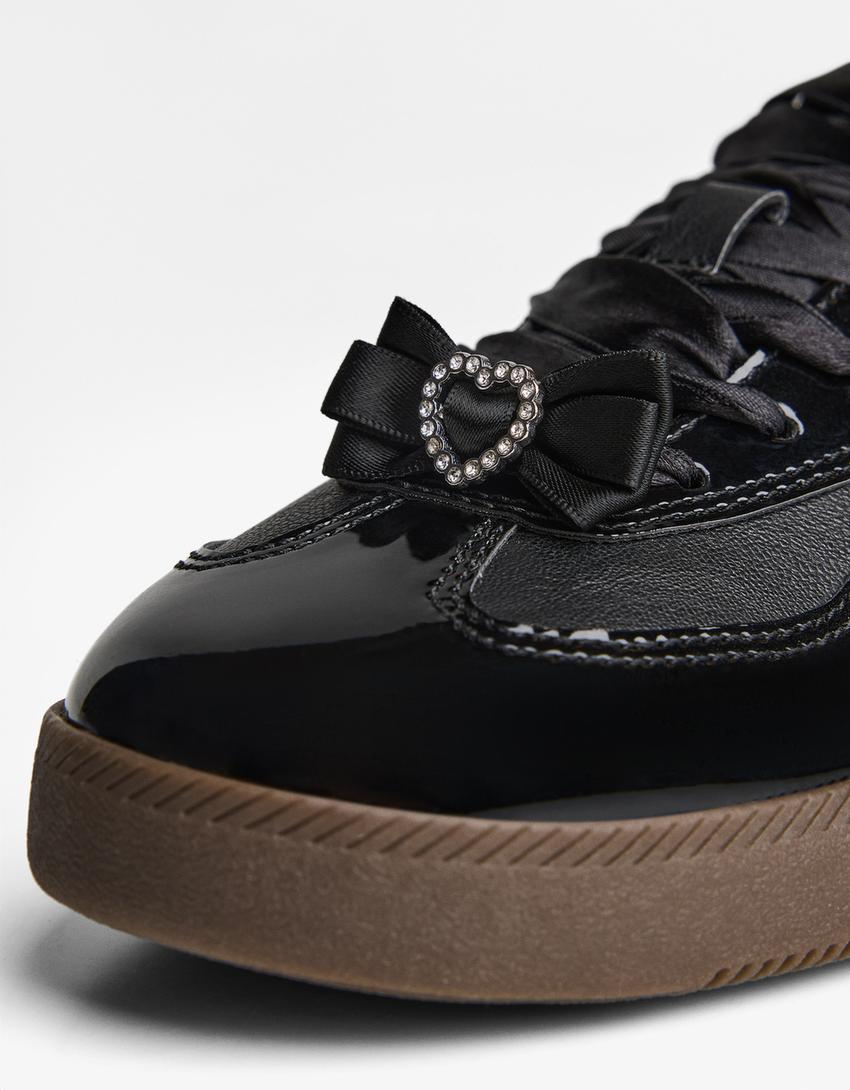 Zapatillas retro con charms-Negro