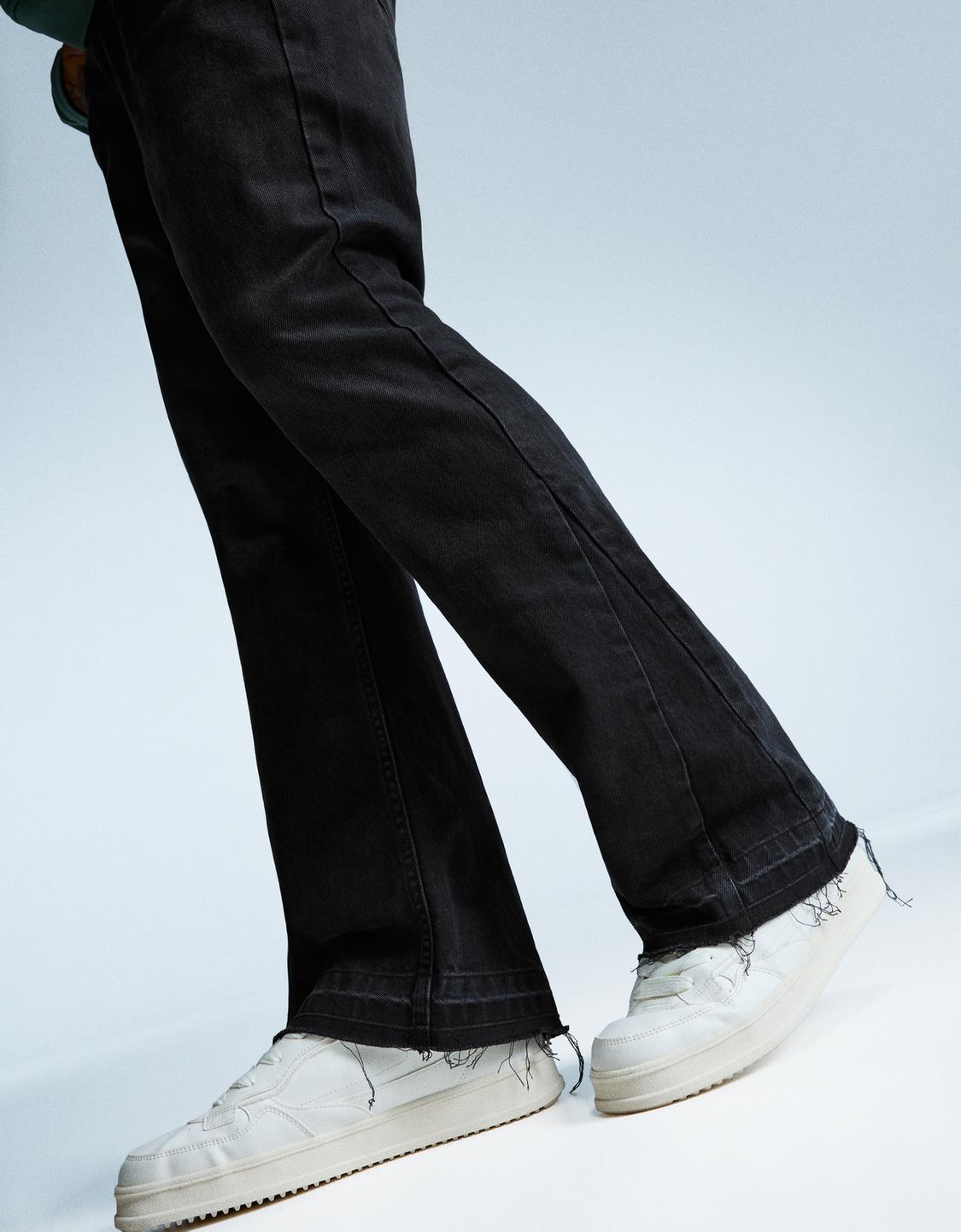 Straight-fit flared jeans