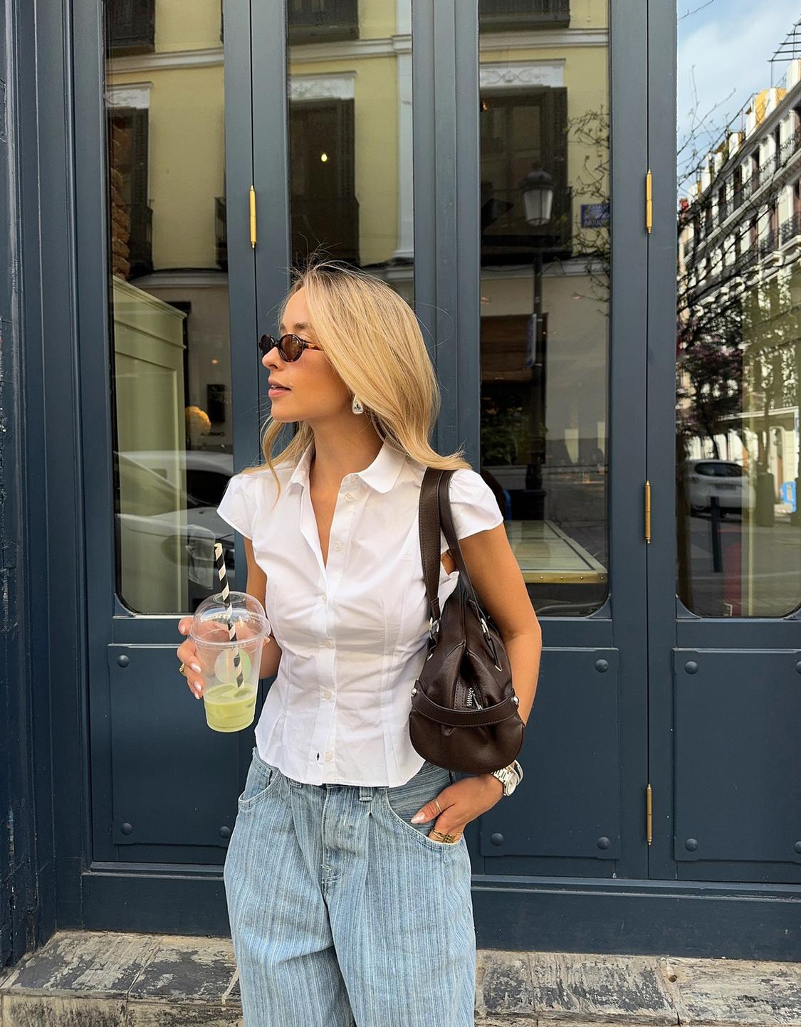 Short sleeve shirt with Peter pan collar