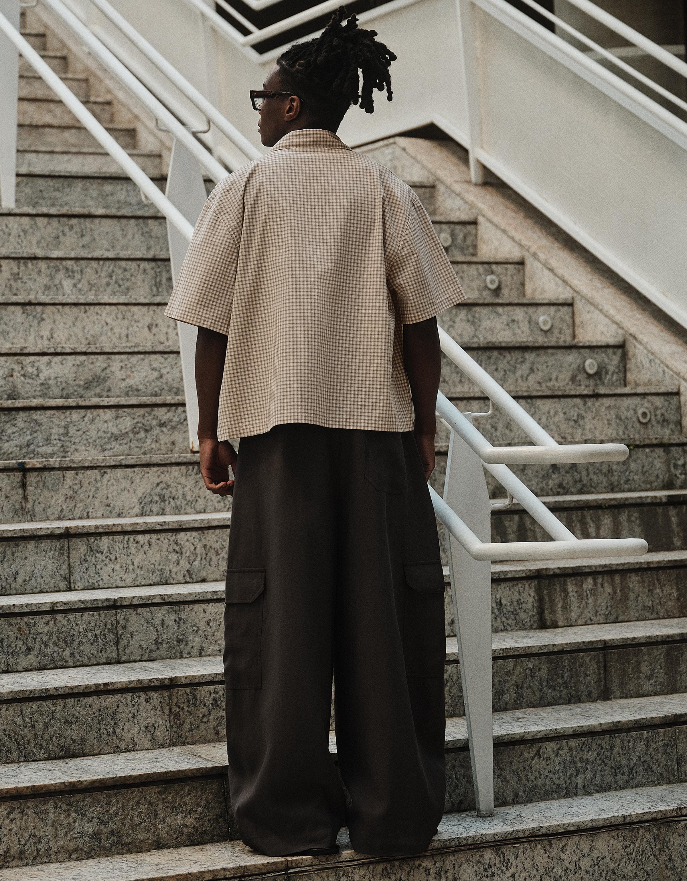 Short-sleeved clasp shirt — Beige