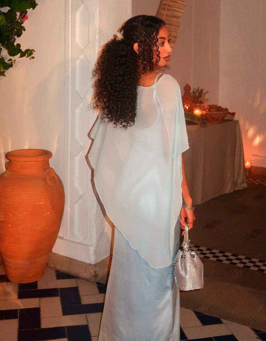 Gaun midi dengan cape-Biru muda