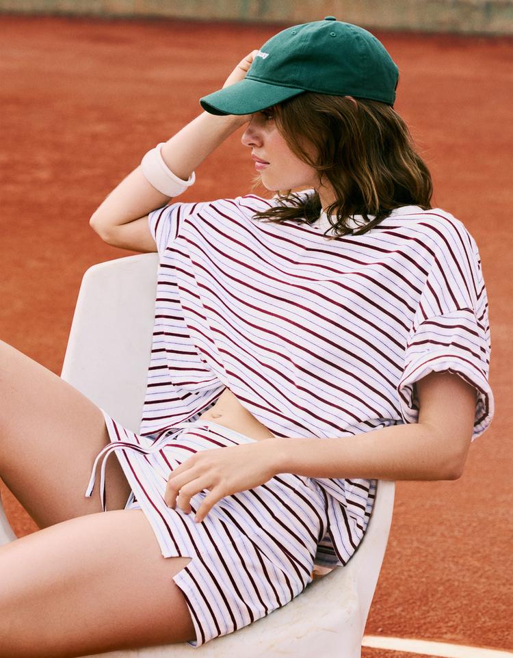 T-shirt ve şort etek takımı