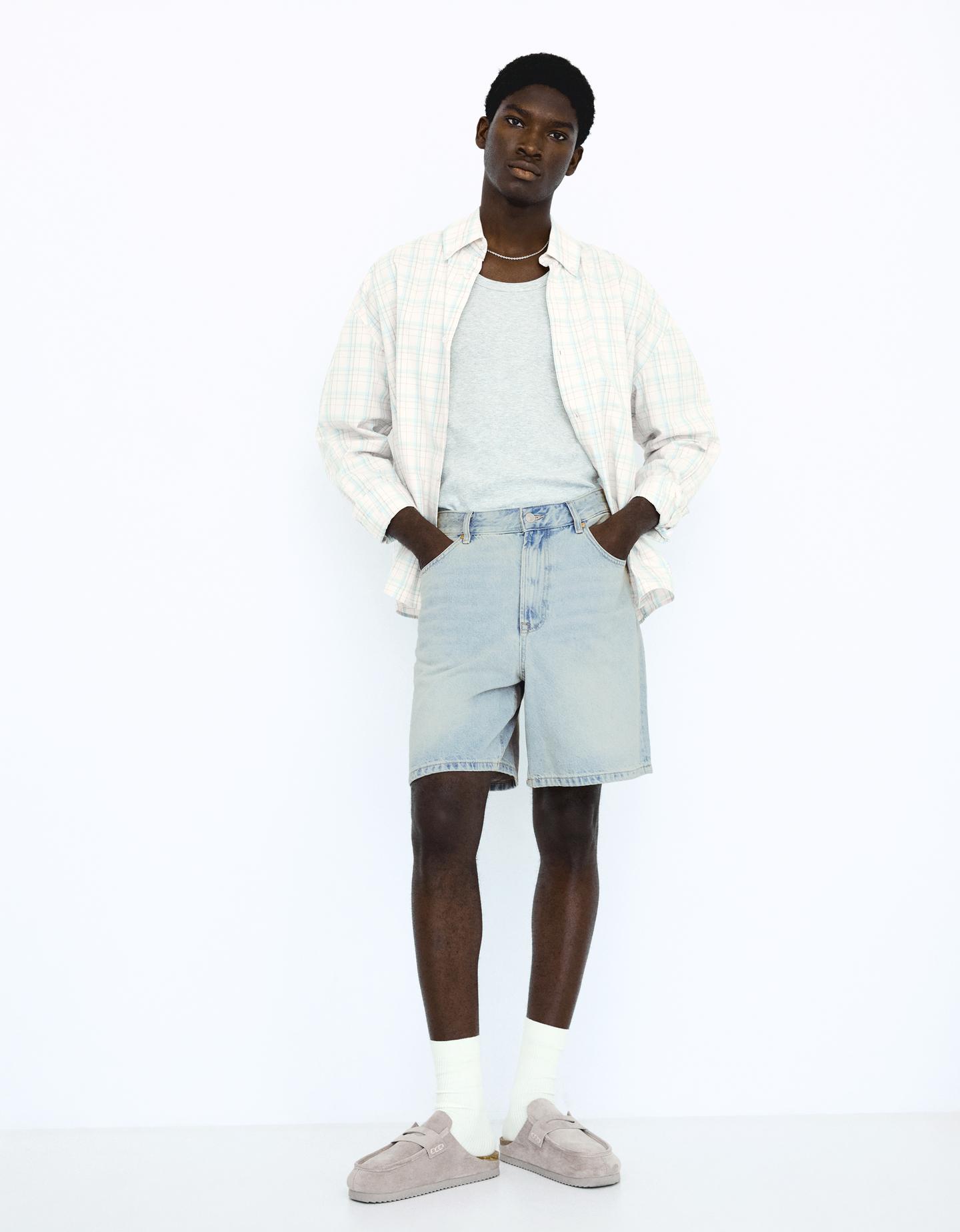 Bershka bermudy z denimu wyblakły niebieski