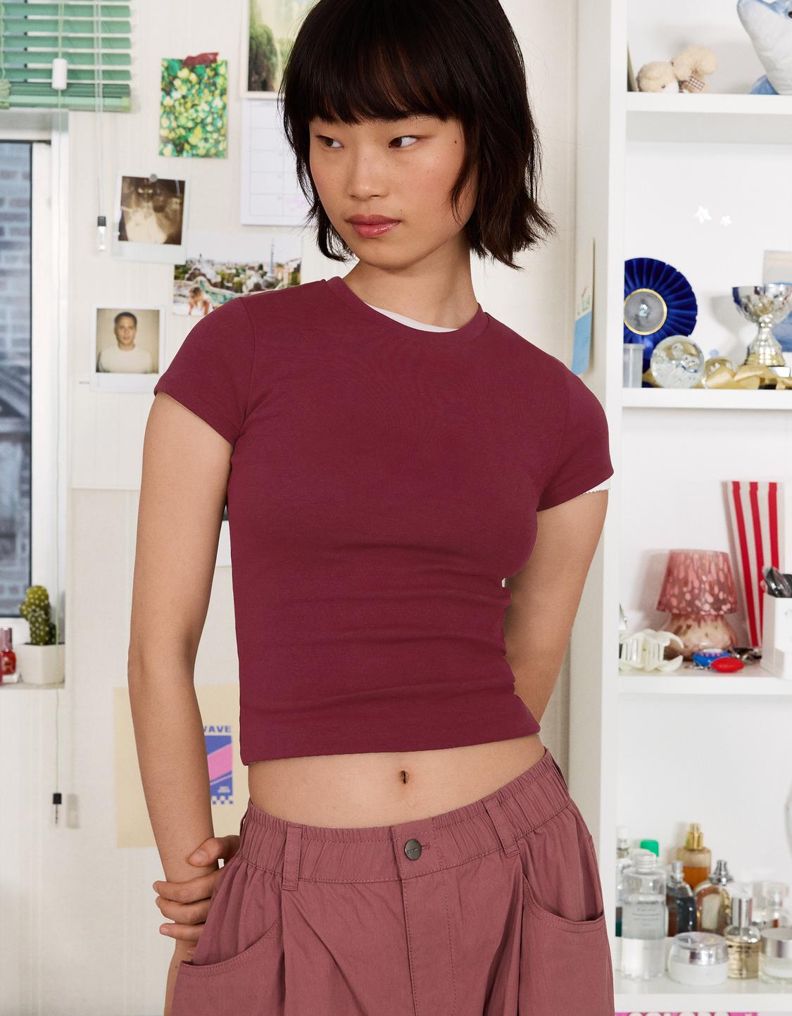 Short sleeve crew neck T-shirt