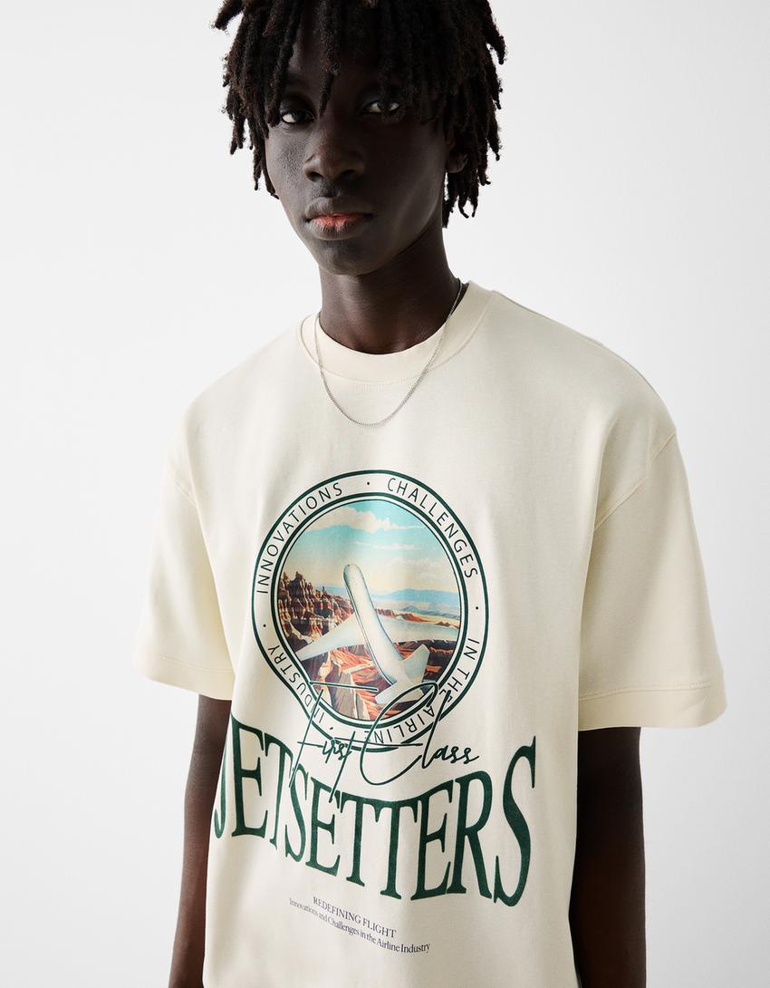 تيشرت بقصّة مربعة وأكمام قصيرة وطبعة-أبيض مطفي-2