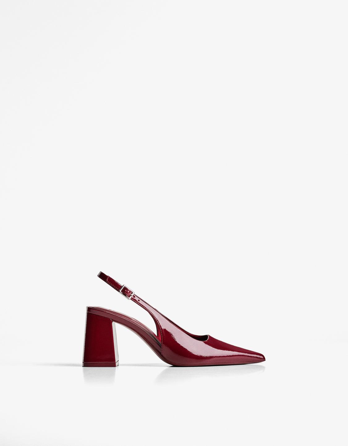 Block heel slingback shoes