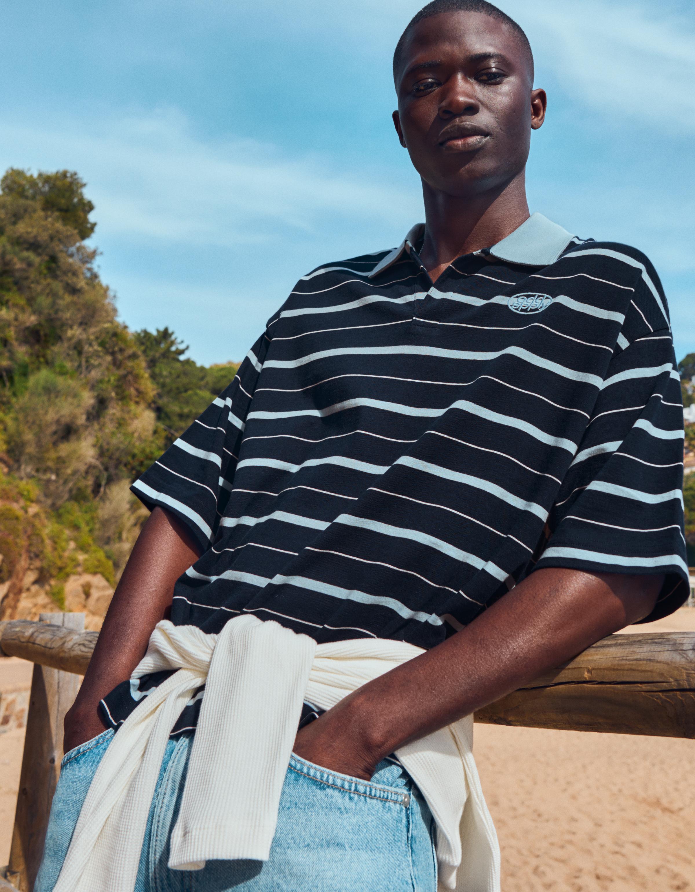 Kısa kollu çizgili işlemeli polo - Görsel 24