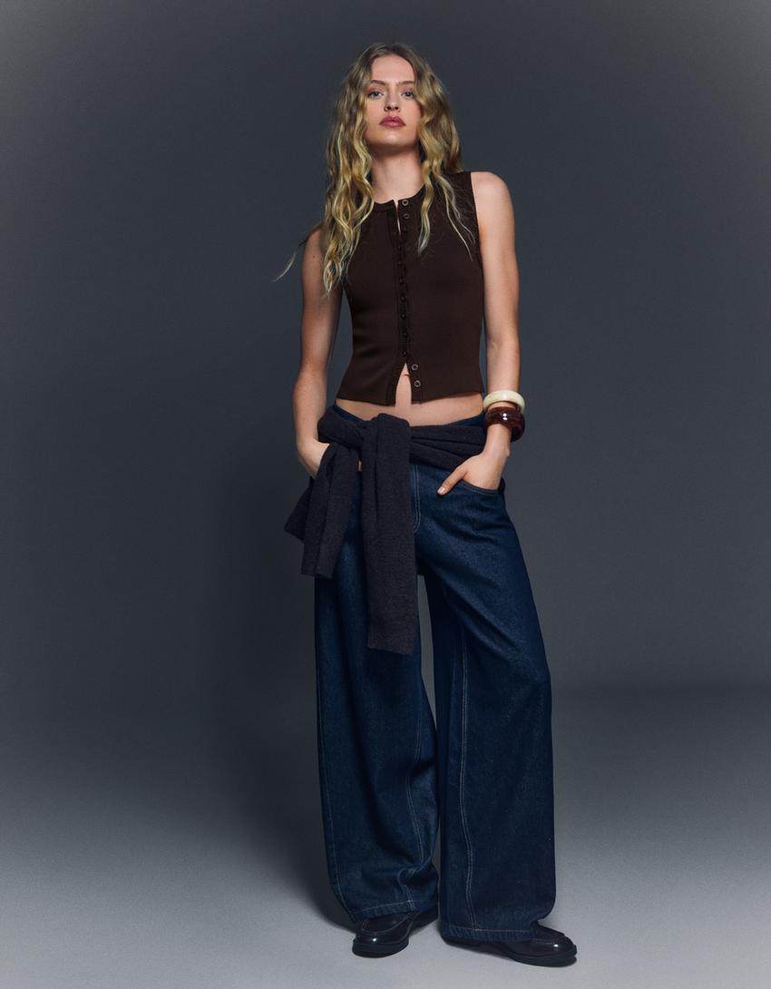 Round neck button-up vest-Brown