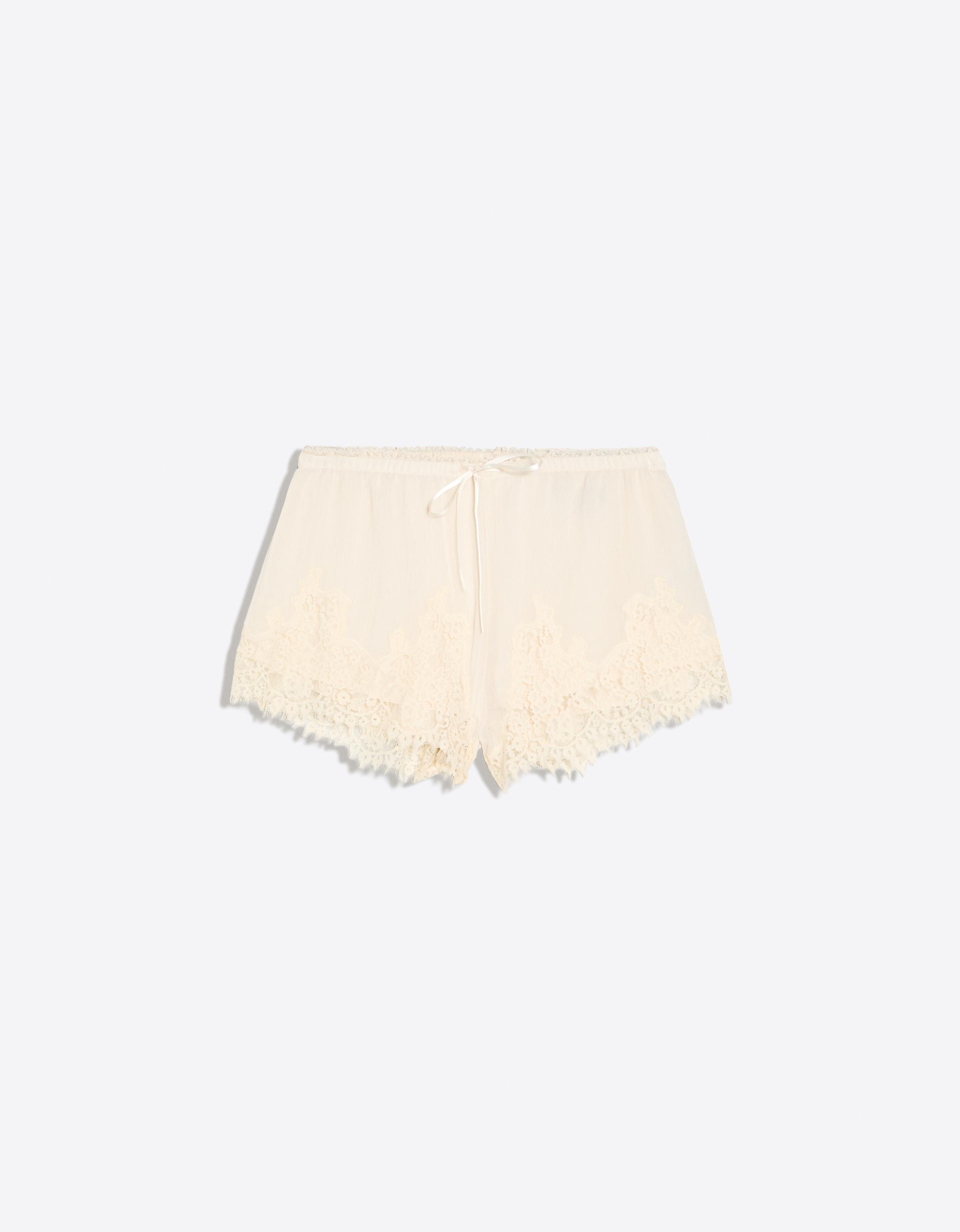 Crinkle lace shorts — Cream