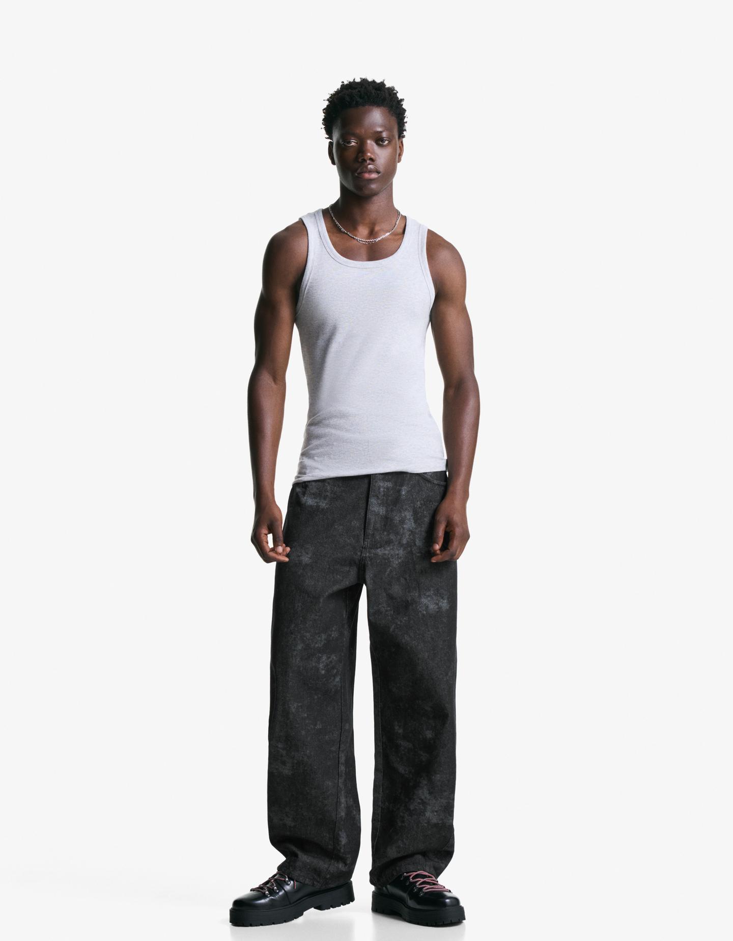 Bershka spodnie superbaggy z nadrukiem czarny