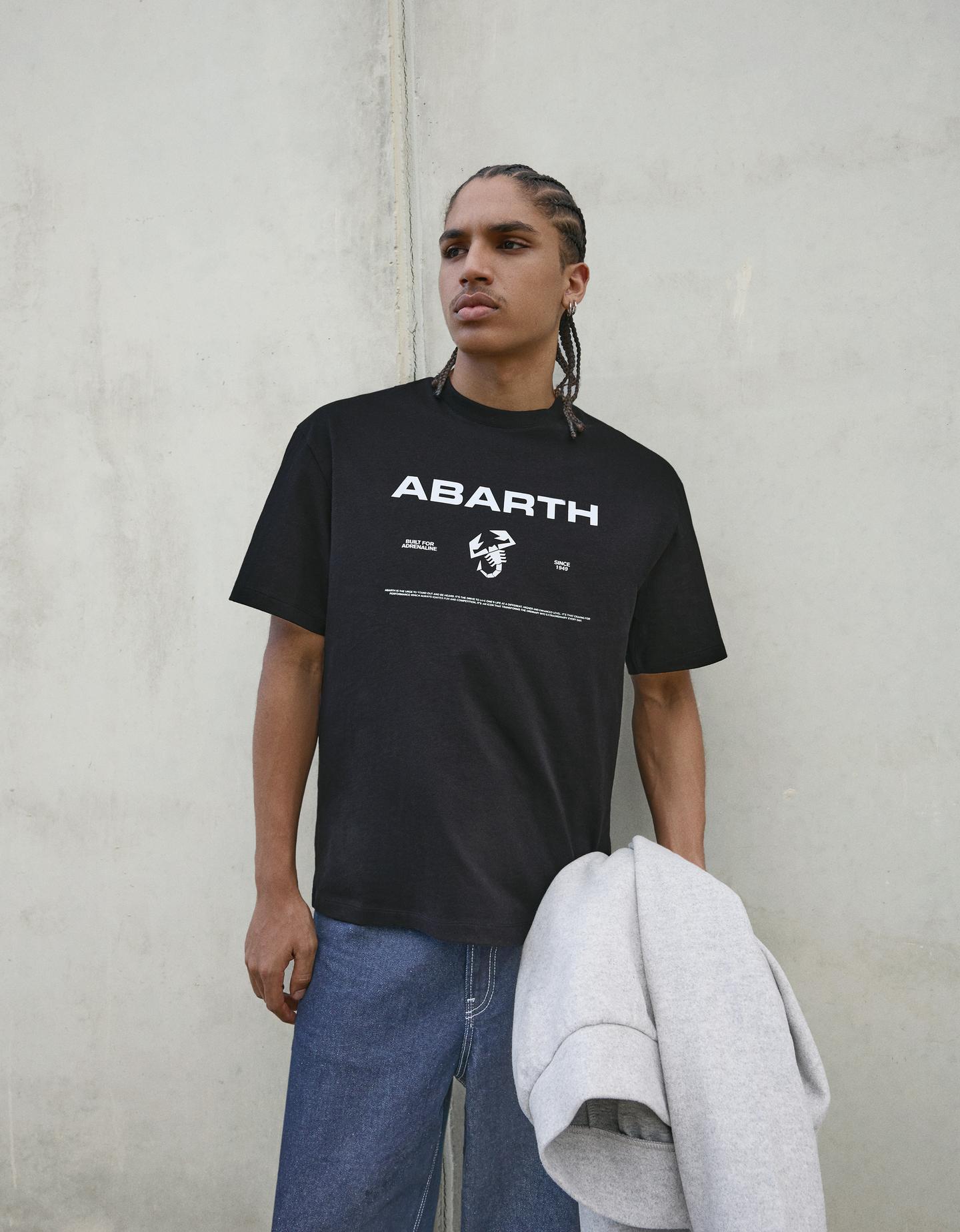 Bershka koszulka racing abarth z krótkim rękawem i nadrukiem czarny