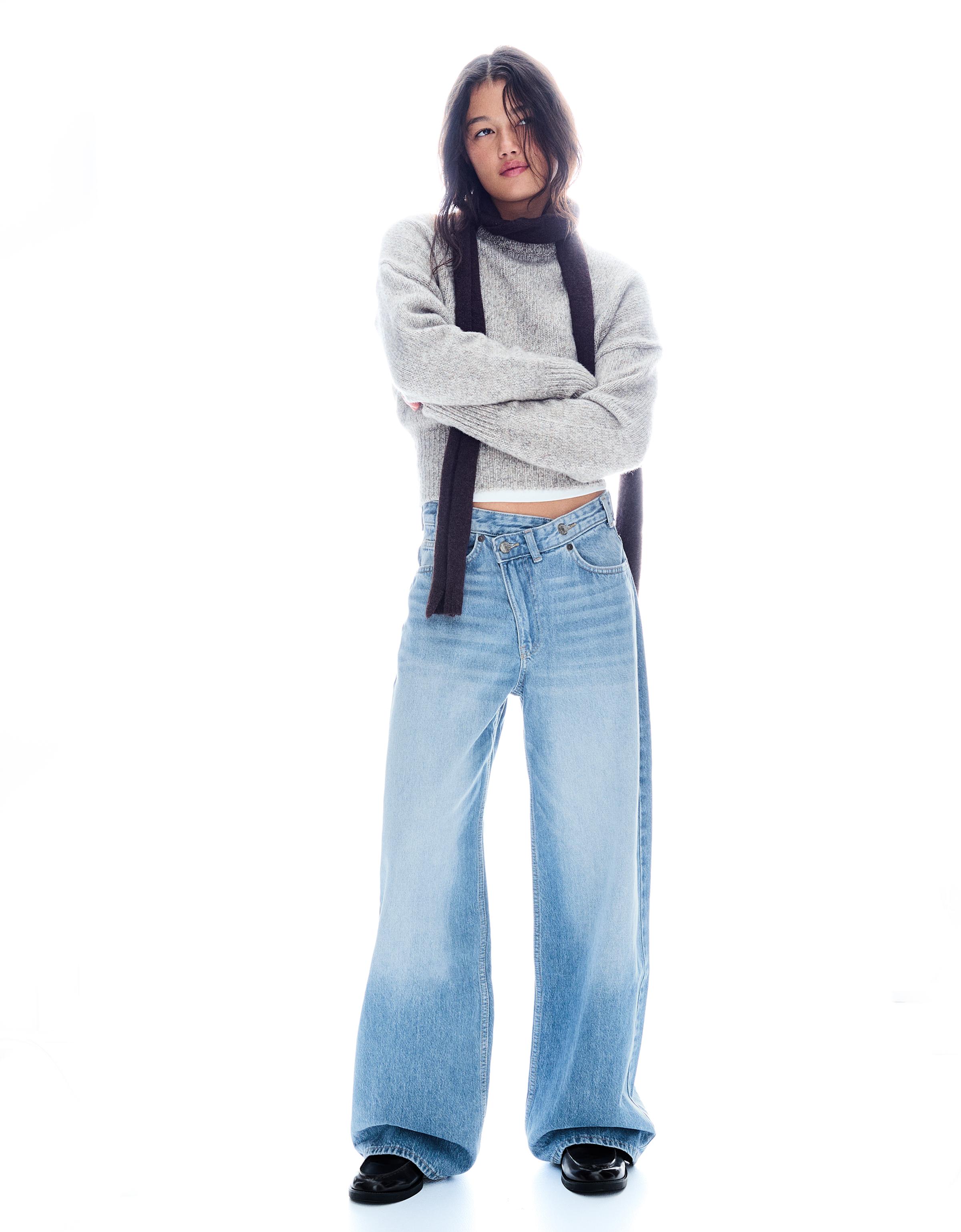 Bershka Jeans Mit Weitem Bein, Hohem Bund Und Überkreuzter Taille Damen 34 Ausgewaschenes Blau