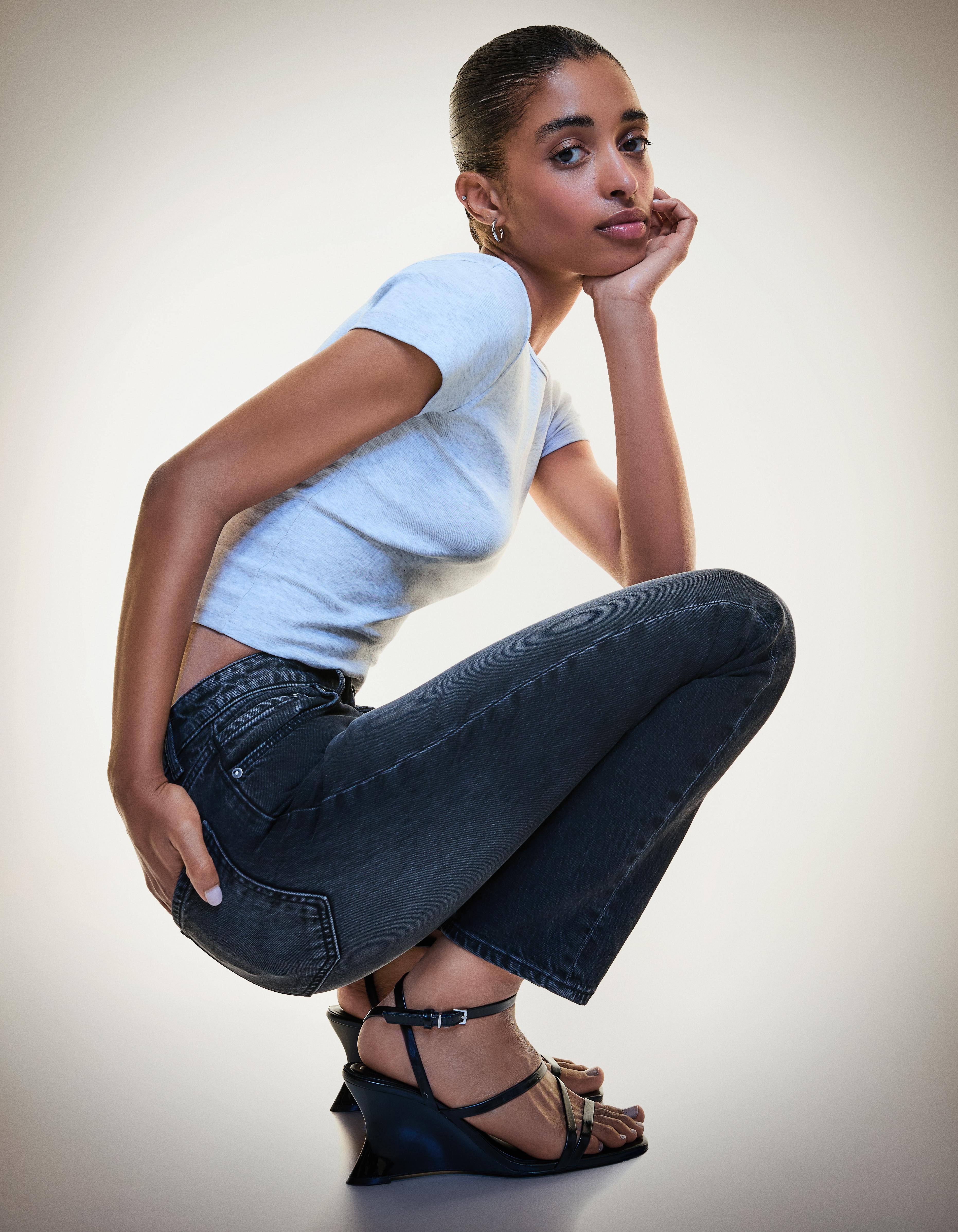 Bershka Komfort High-Rise Mom-Fit Jeans Damen 36 Schwarz