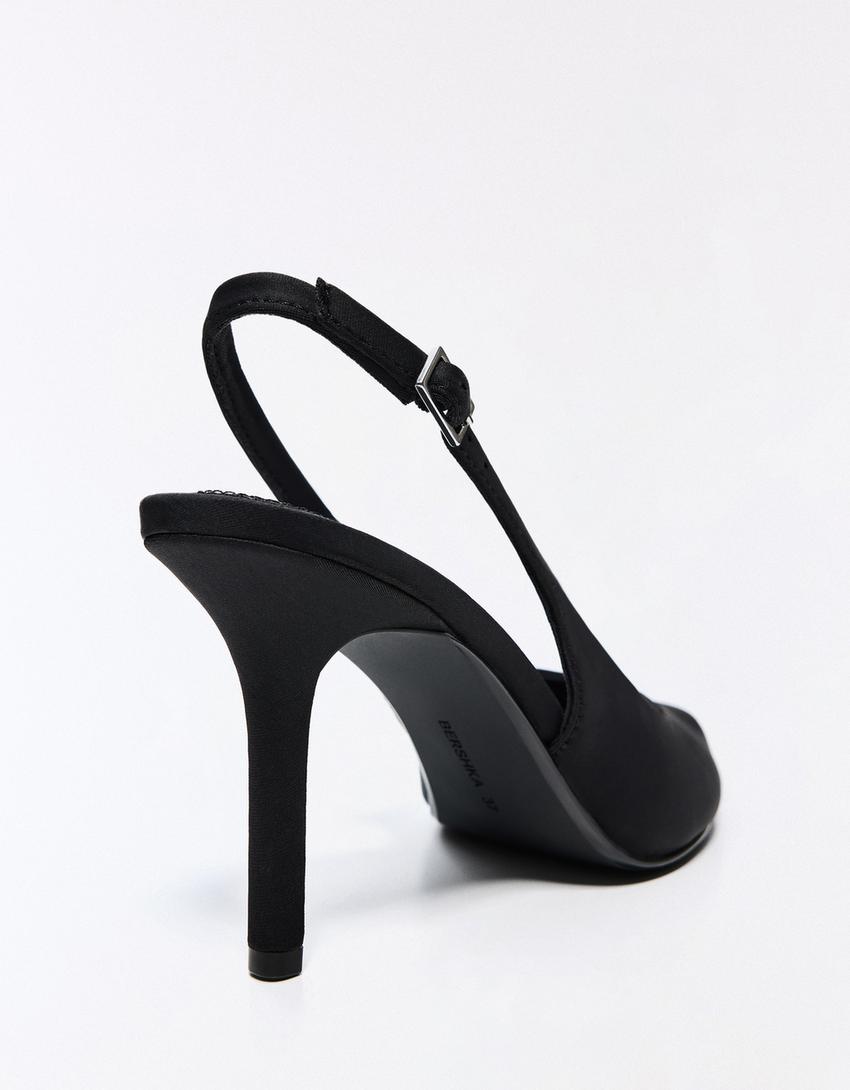 Scarpe con tacco aperte dietro-Nero