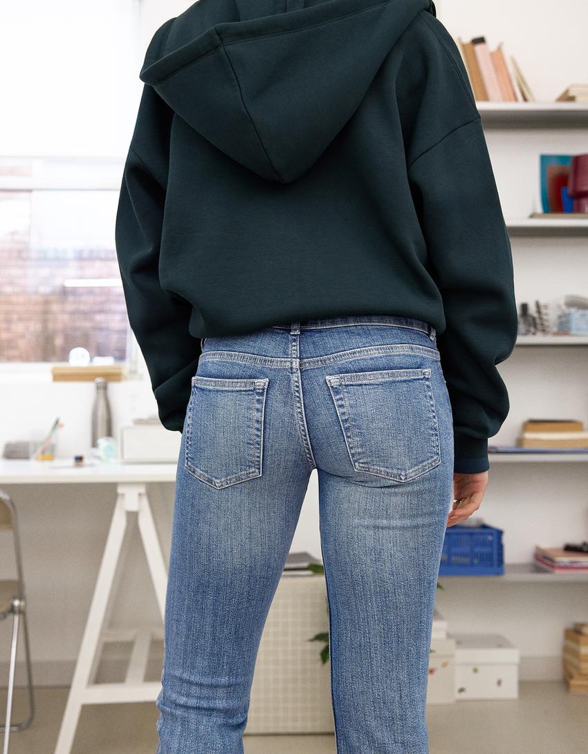 Bootcut-Jeans mit tiefem Bund-Blau