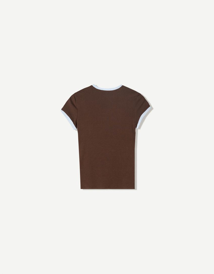 Camiseta manga corta contraste-Marrón