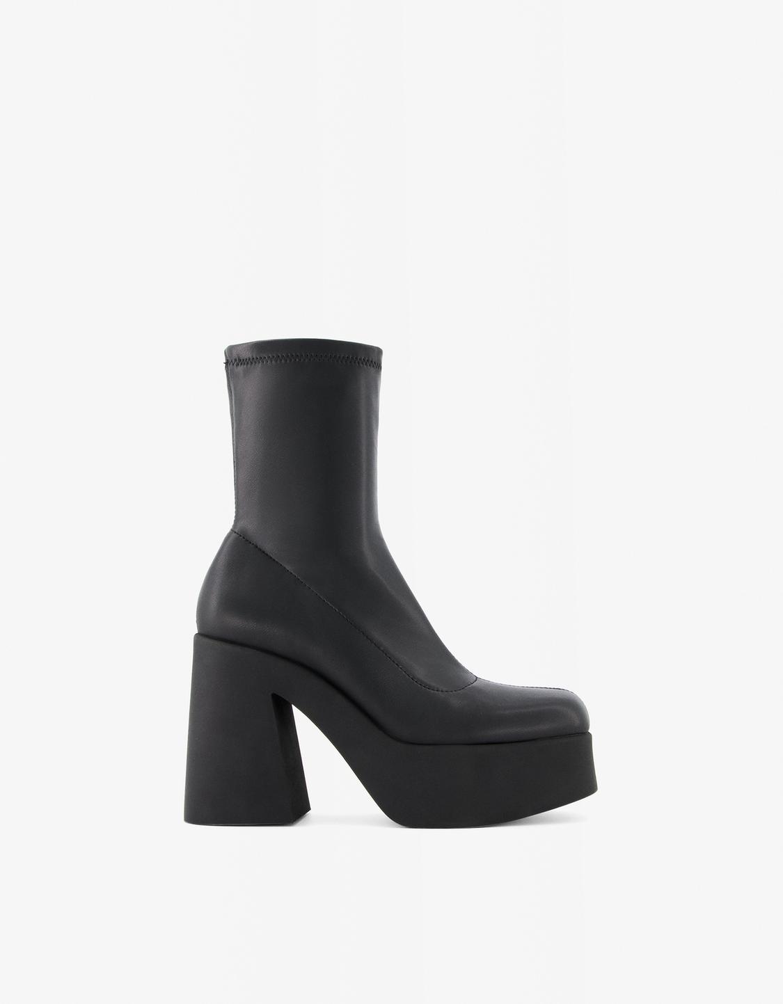 Botins de salto alto com plataforma ajustados