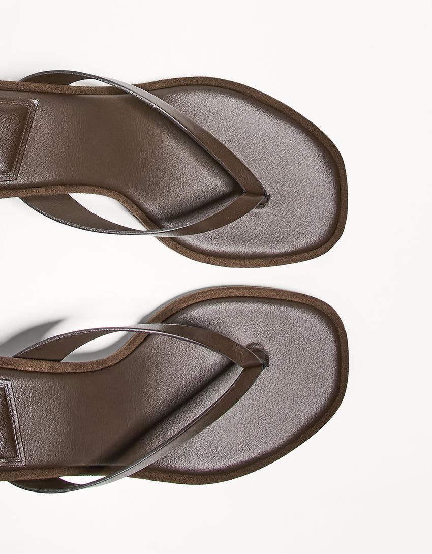 Kitten heel sandals-Brown