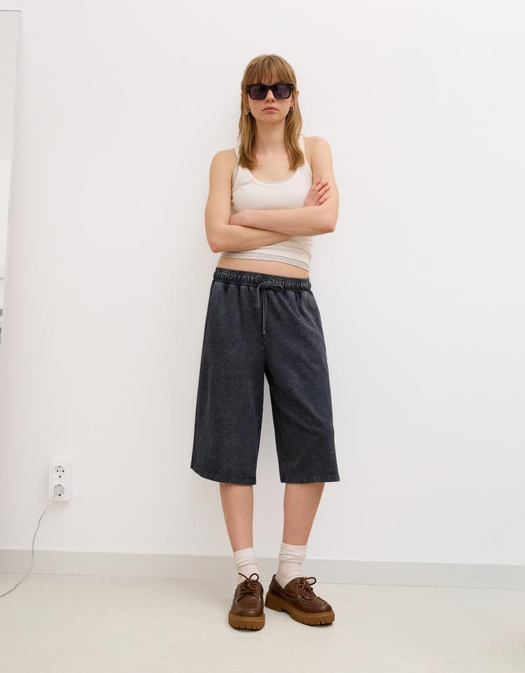 Oversize kesim pamuklu bermuda şort