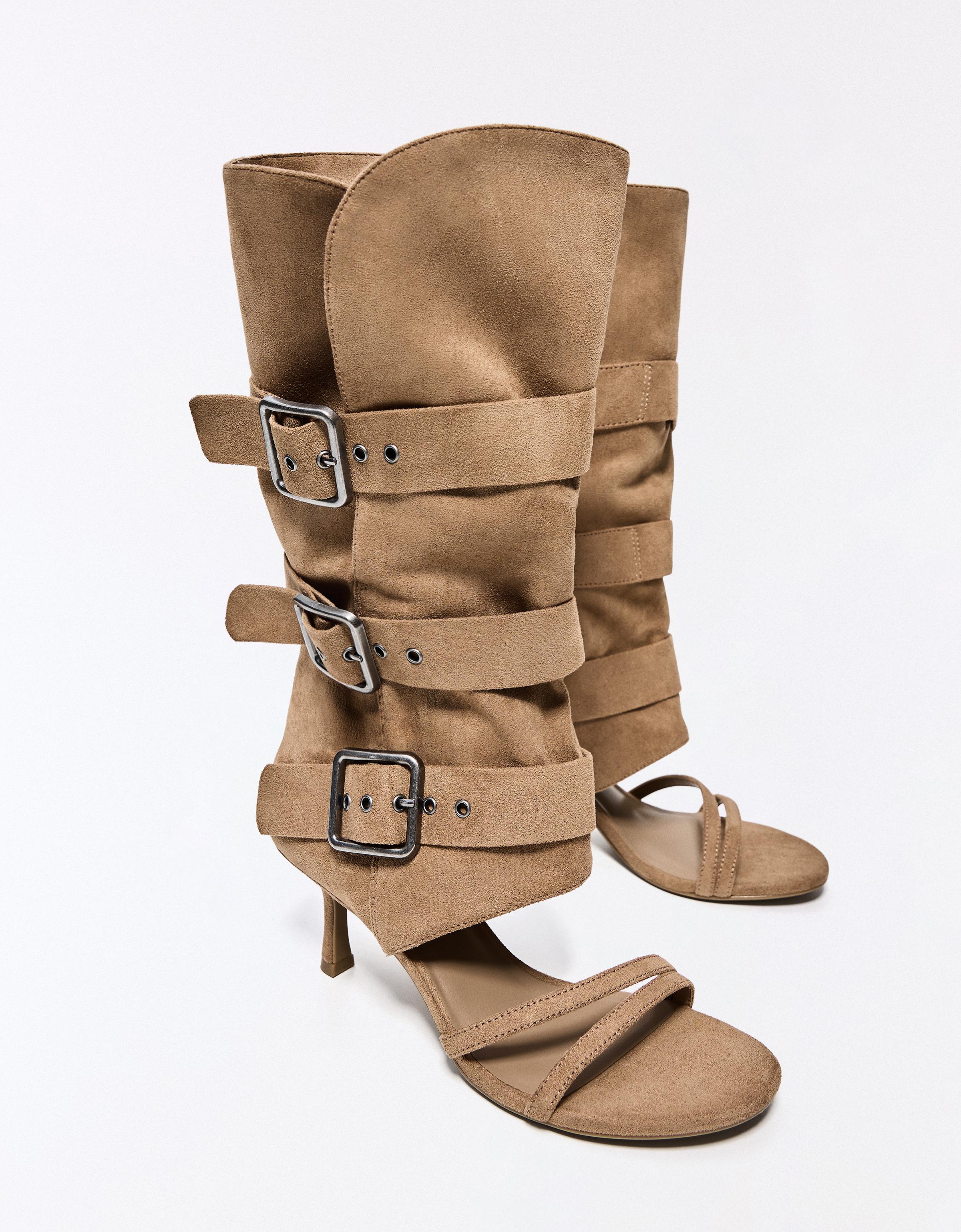Heeled trousers sandals with buckles — BEIGE