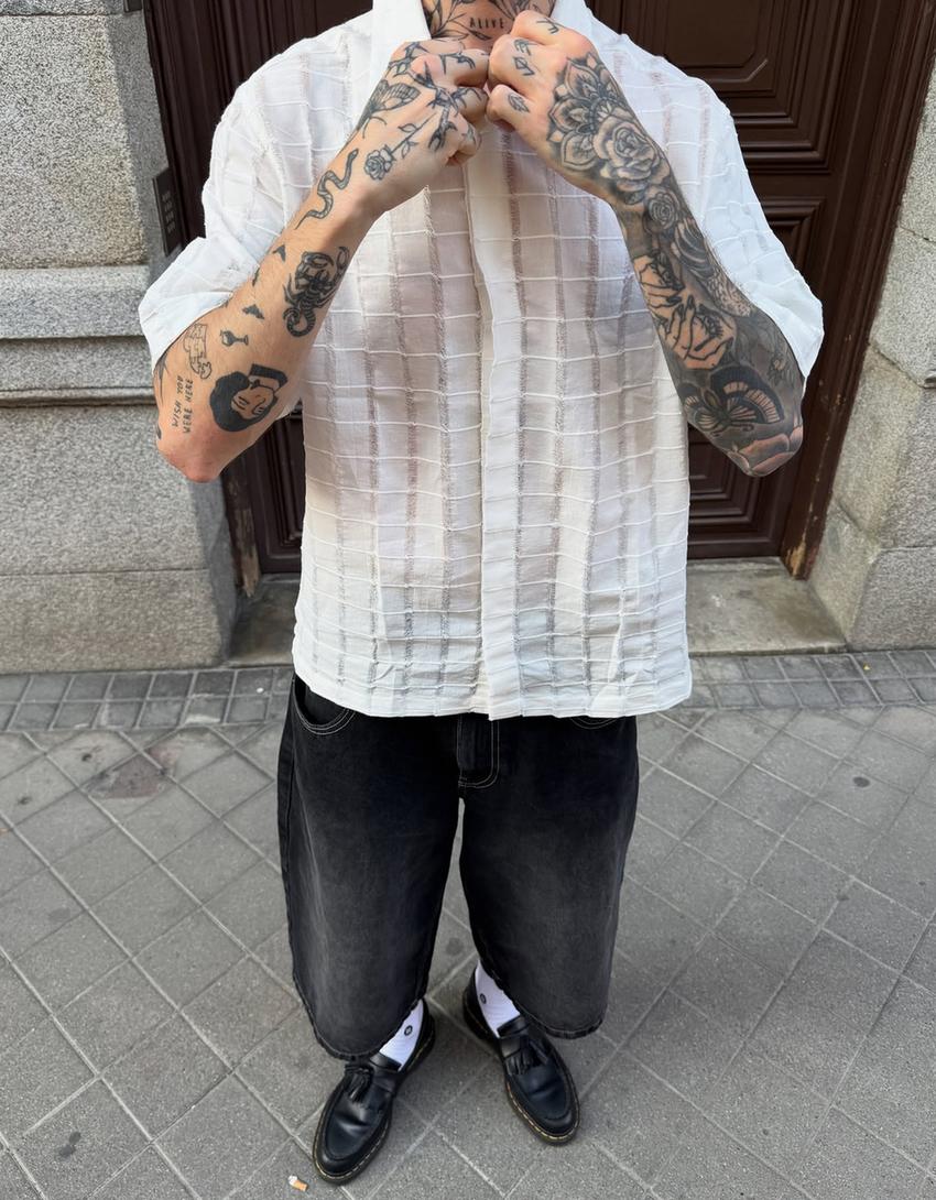 Atspurę kvadratinio kirpimo marškiniai su trumpomis rankovėmis-Balta-1