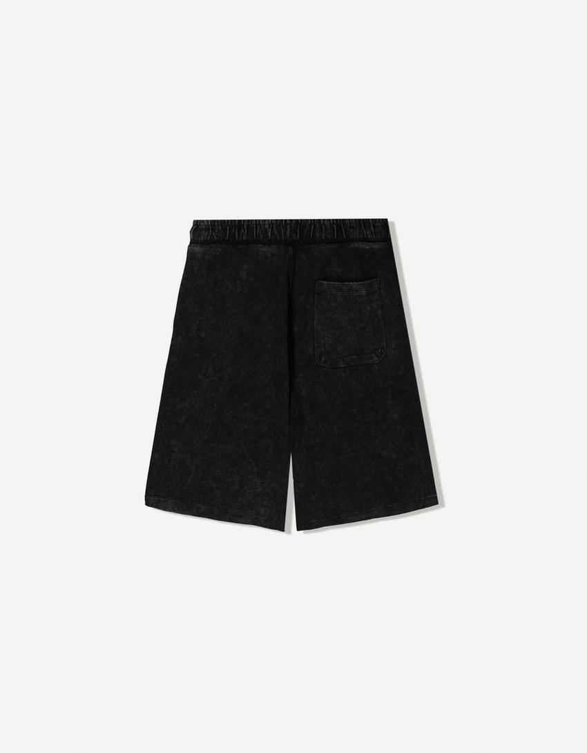 Bermuda shorts with pockets