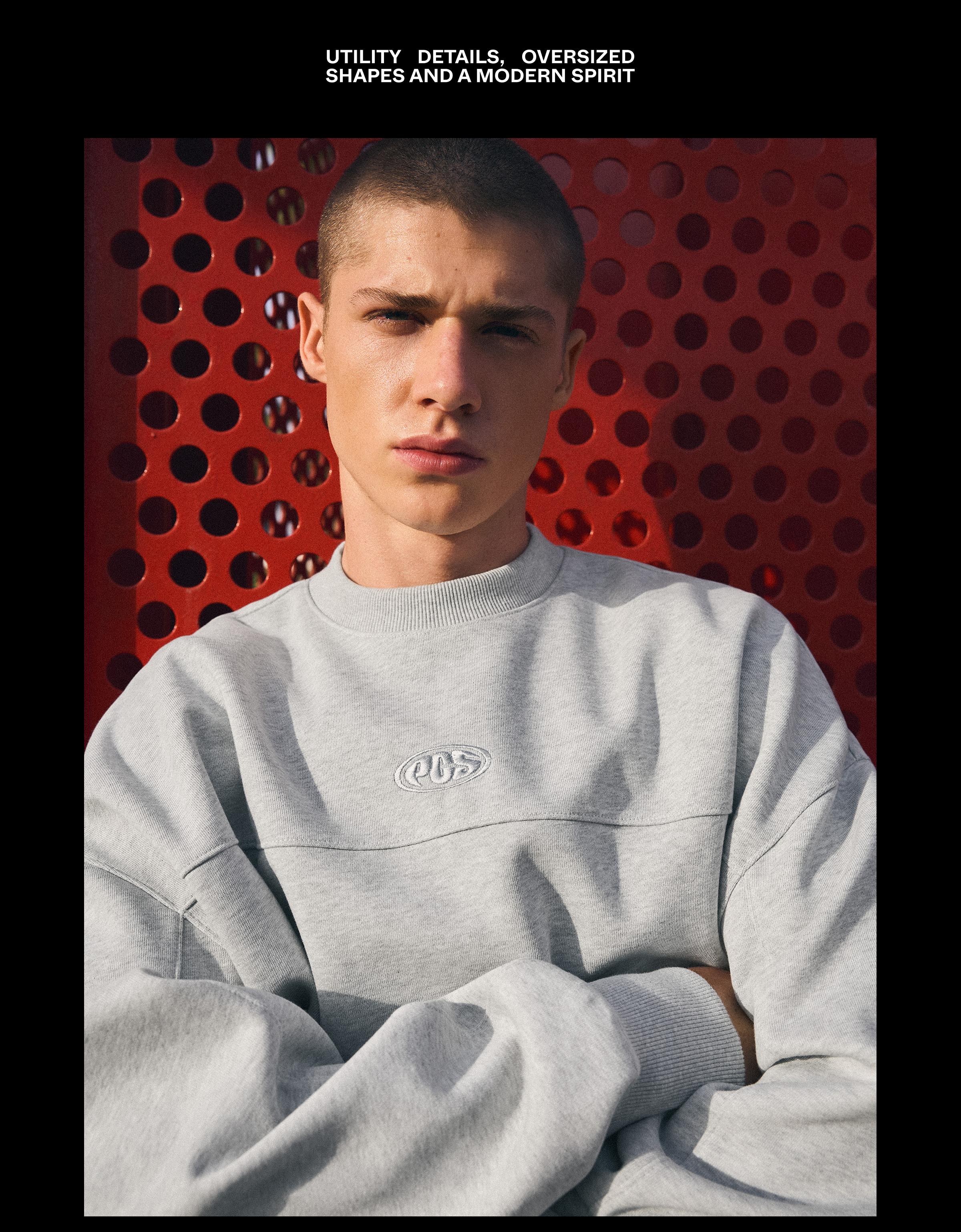 Round neck patch sweatshirt — Grey