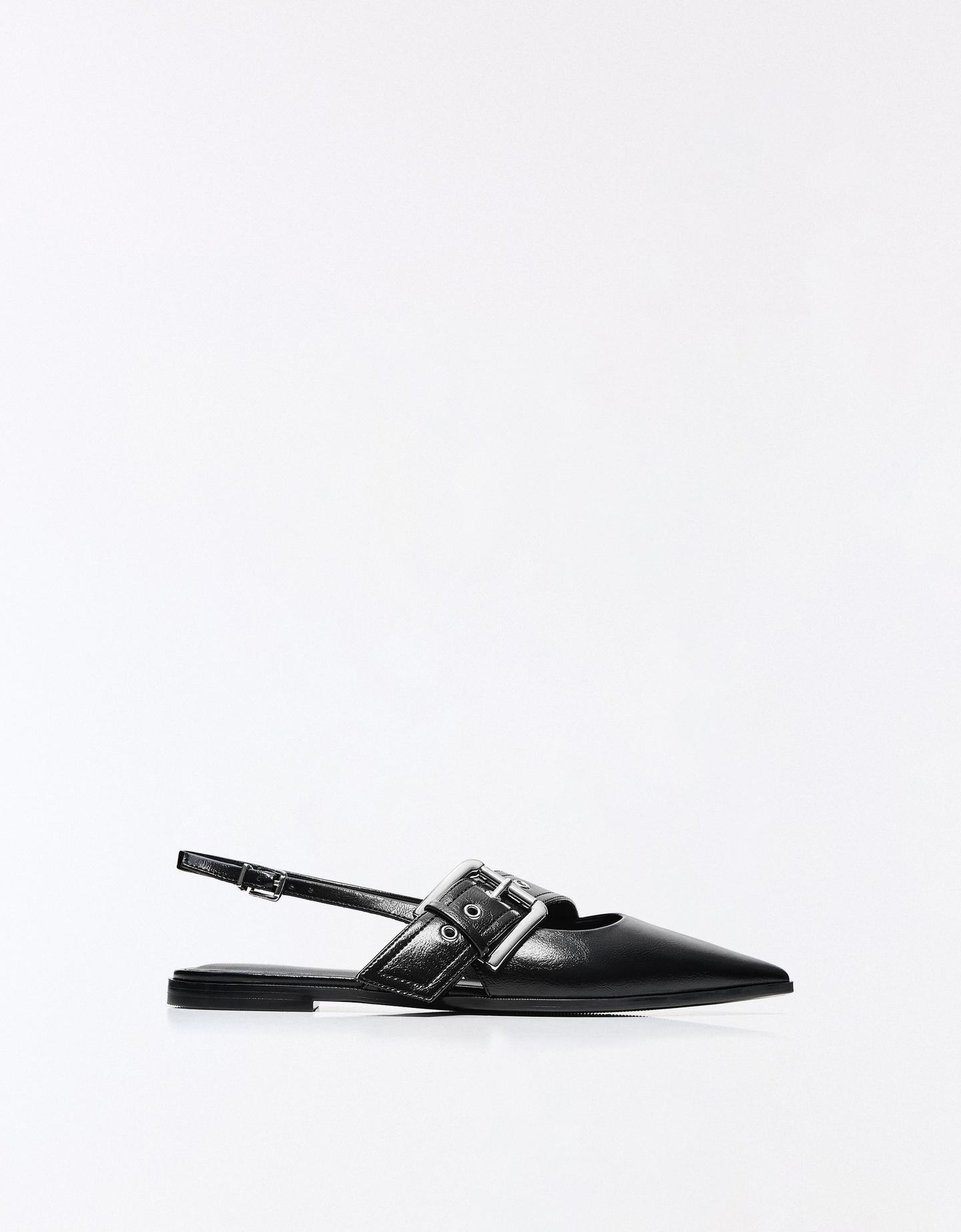 Bershka balerinki z odkrytą piętą i sprzączką czarny