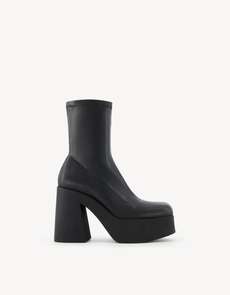 Fitted high-heel platform ankle boots