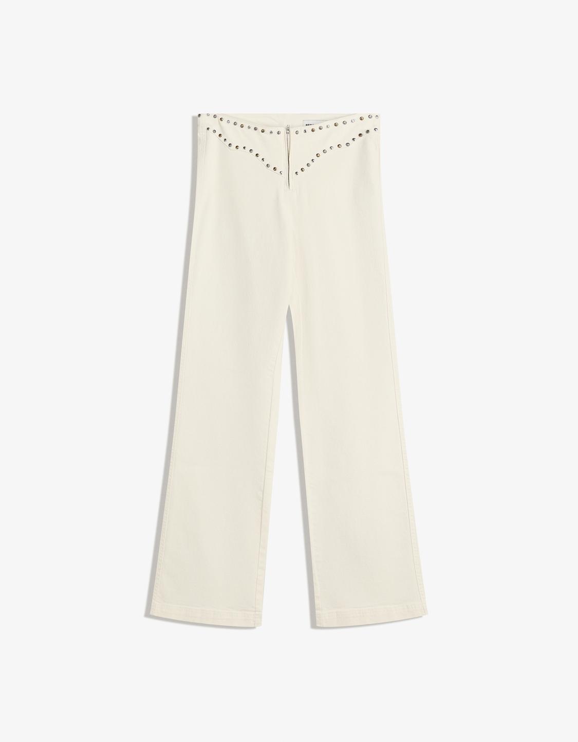 Trousers with studded waist and zip