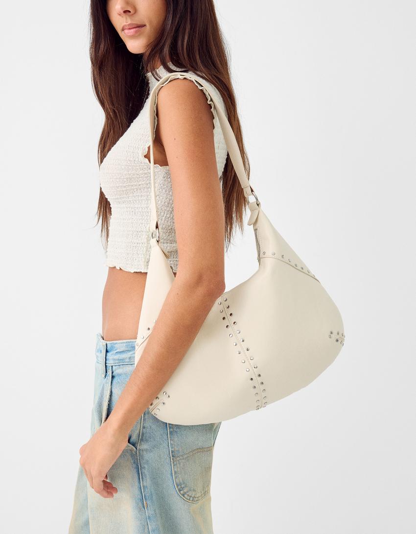 حقيبة بتفاصيل دبابيس معدنية-كريمي-3