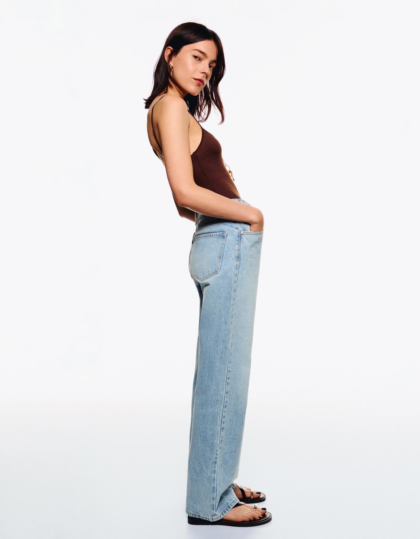 Bershka Jeansy O Prostym Kroju Z Szerokimi Nogawkami Kobieta 38 Wyblakły Niebieski